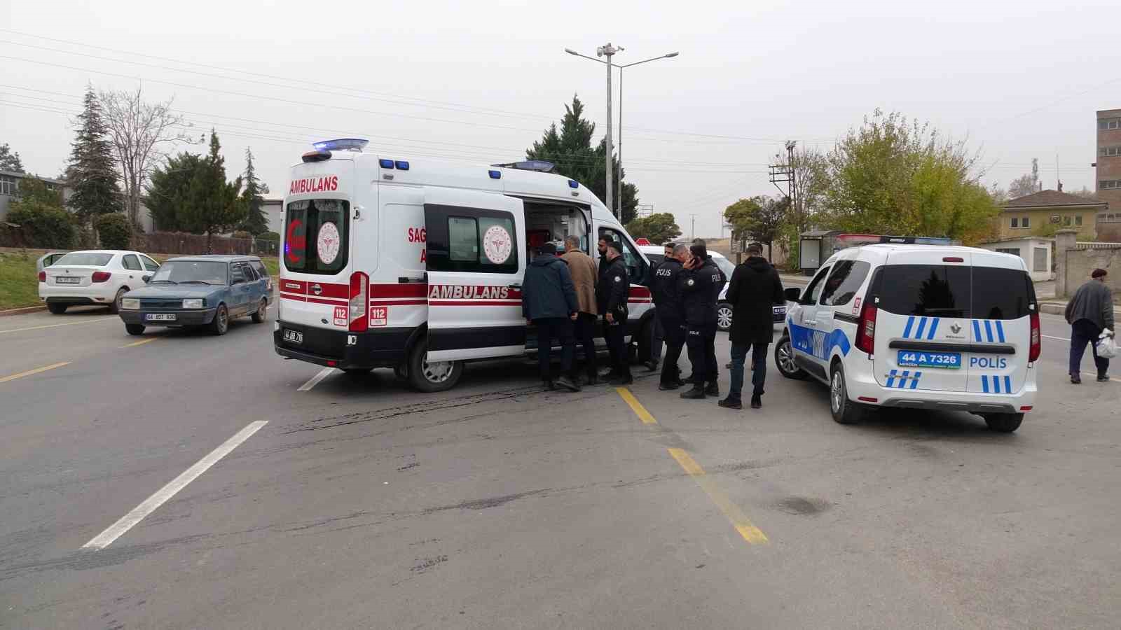 Ekip aracında fenalaşan polis memuru hastaneye kaldırıldı
