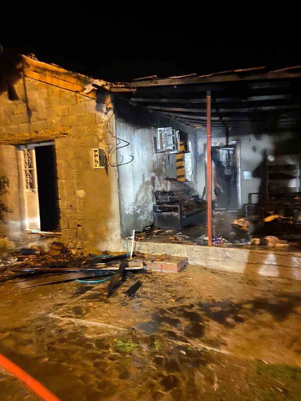 Ortaca Muhtarlar Derneği Başkanından yanan ev i&ccedil;in vatandaşlara yardım &ccedil;ağrısı
