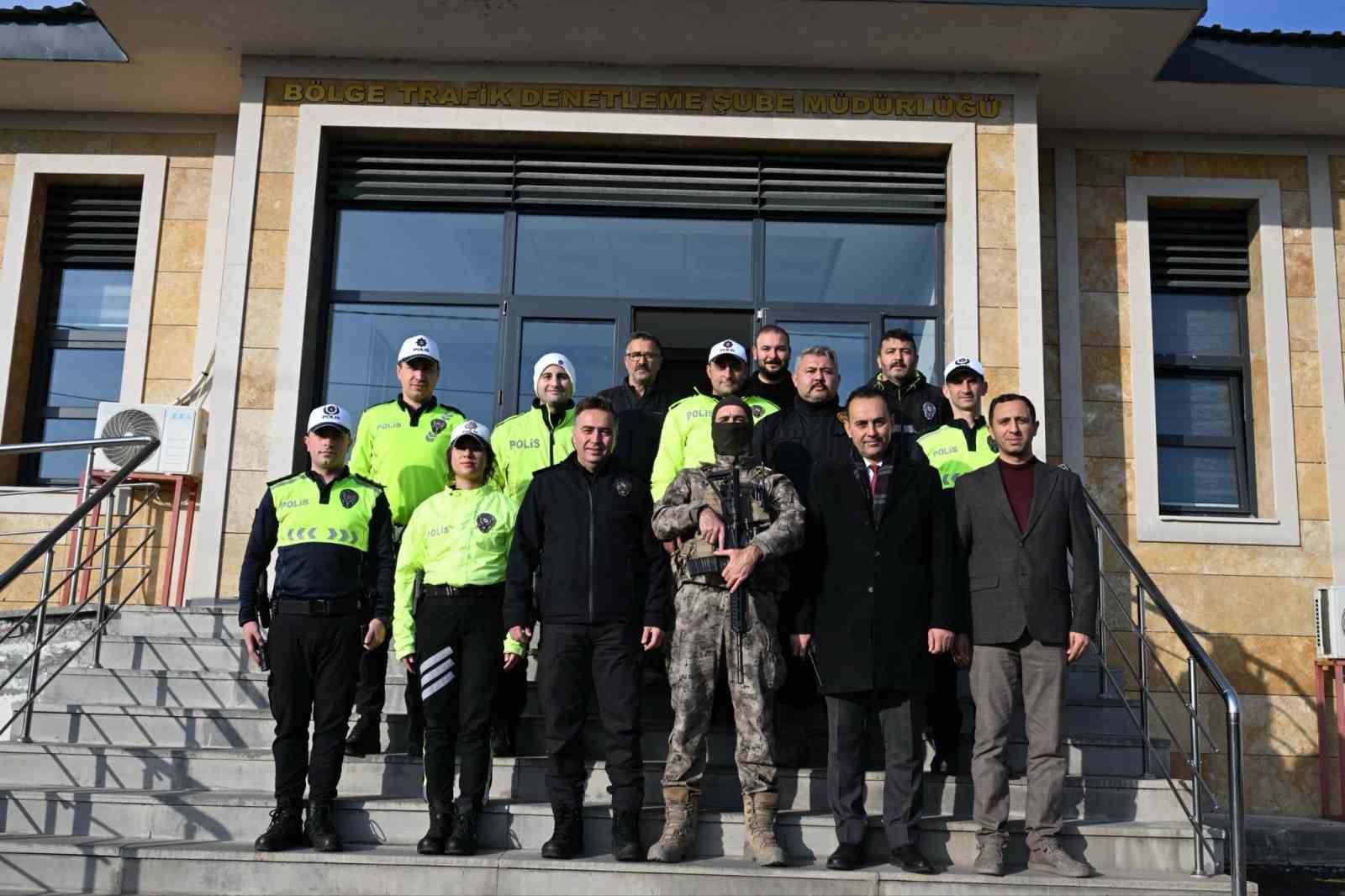 Ağrı Emniyet Müdürü Önder, trafik denetimlerini inceledi