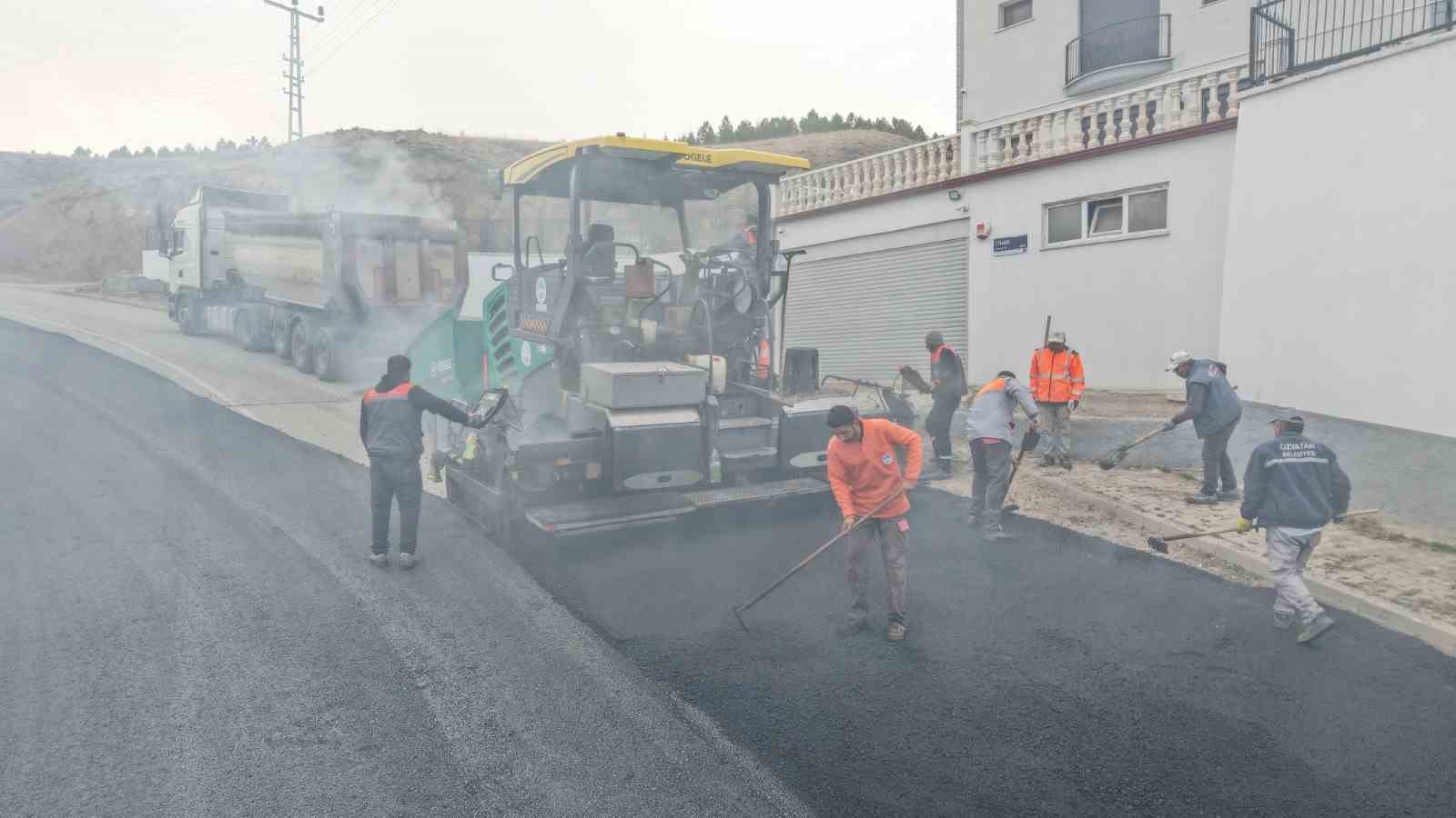 Büyükşehir’den Özvatan Küpeli Mahallesi’nde 5 bin 300 ton sıcak asfalt ile konforlu ulaşım