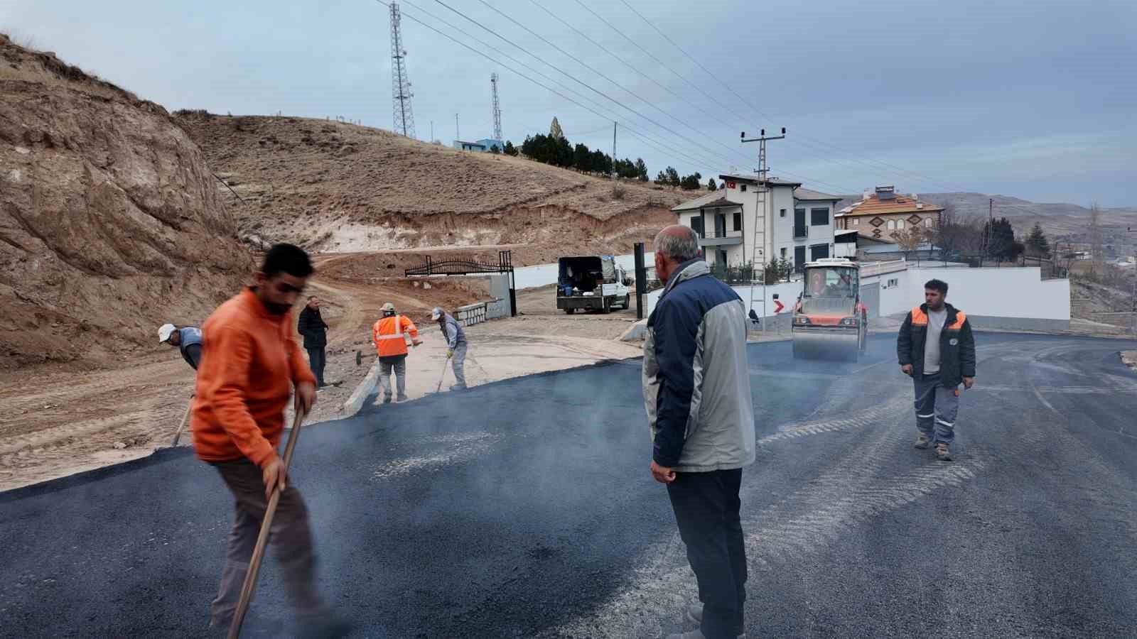 B&uuml;y&uuml;kşehir&rsquo;den &Ouml;zvatan K&uuml;peli Mahallesi&rsquo;nde 5 bin 300 ton sıcak asfalt ile konforlu ulaşım
