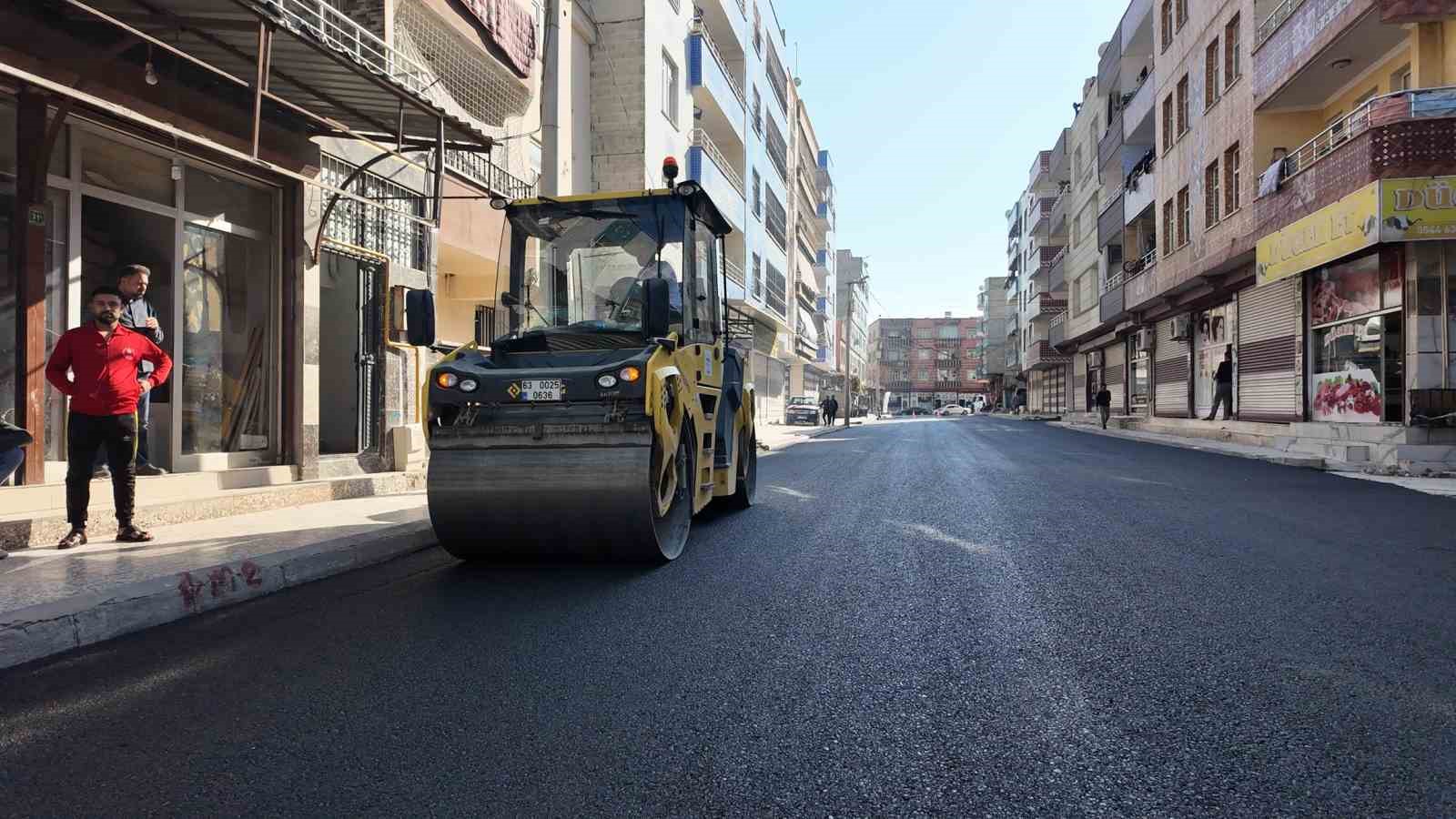 Büyükşehir Belediyesi’nden kış öncesi asfalt serimi mesaisi