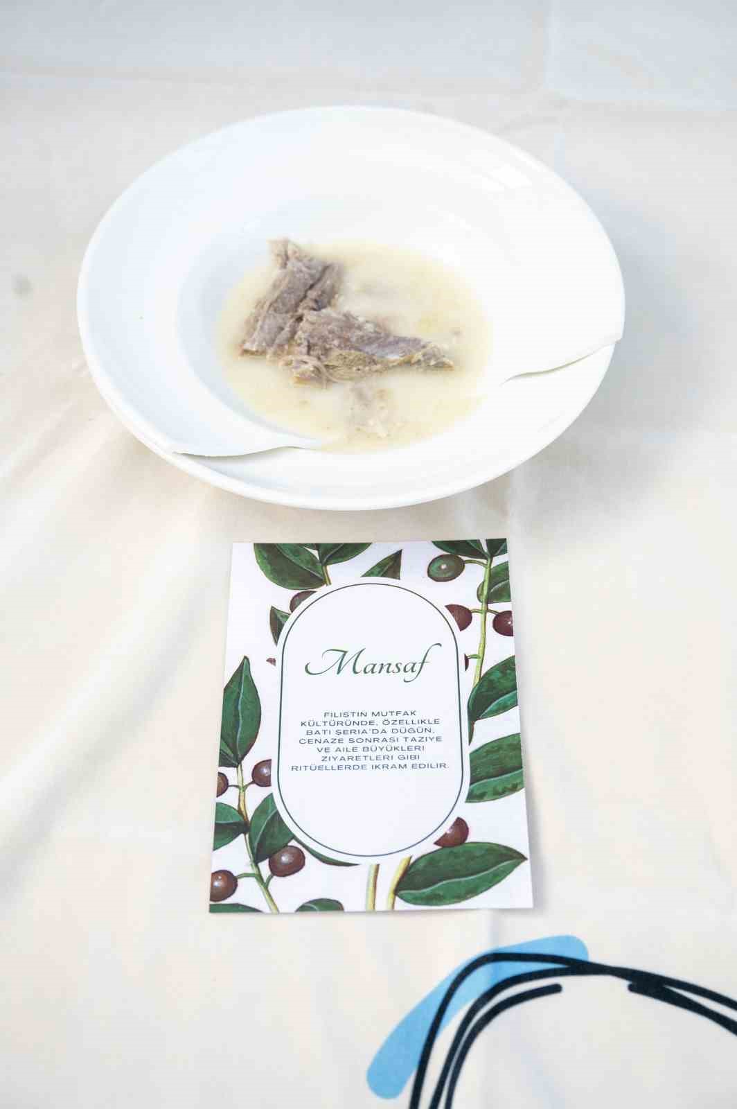 Filistin’le dayanışmada yemekler kırık tabaklarda sergilendi
