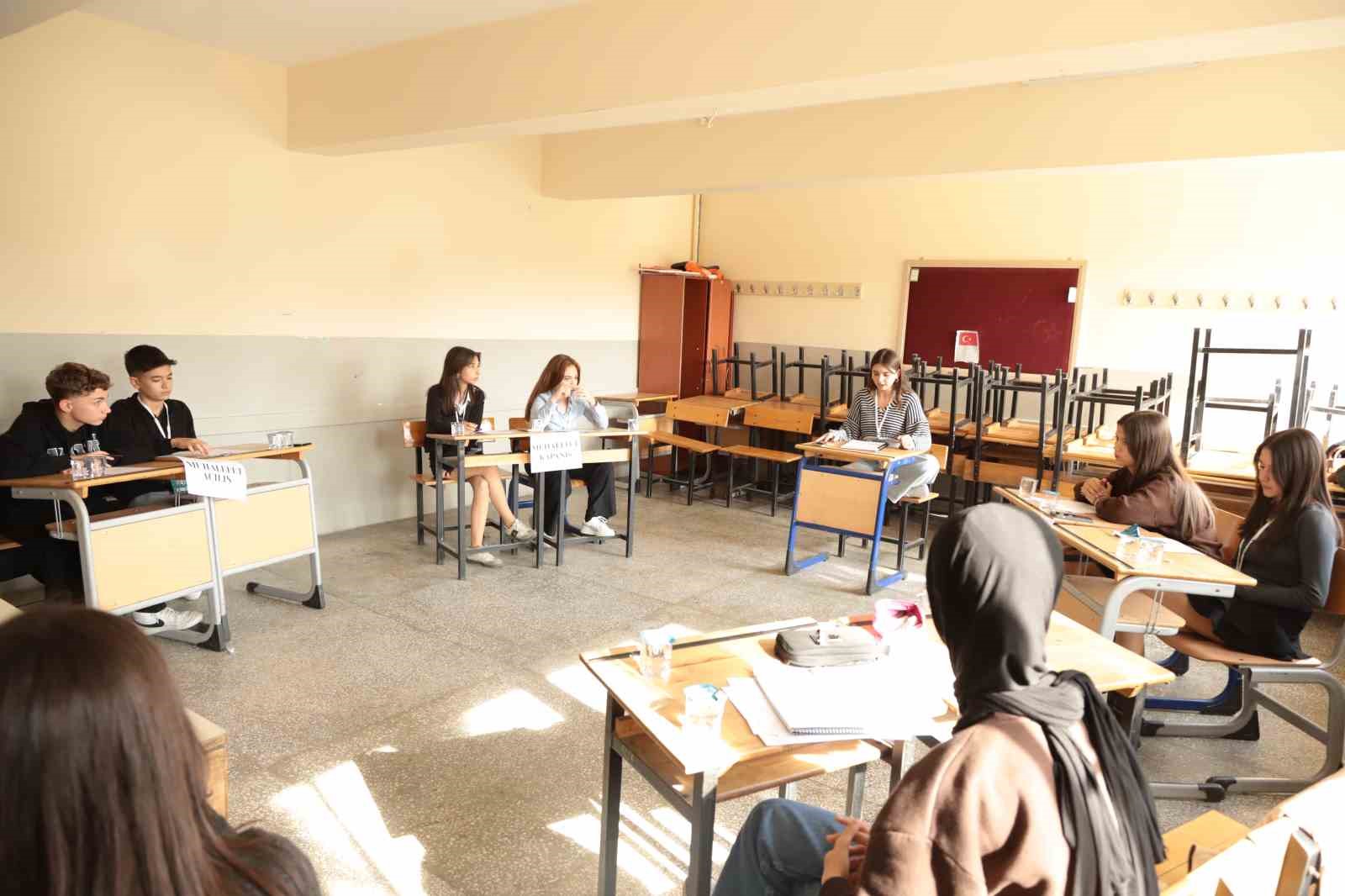 Nazilli’de Münazara Turnuvası’na yoğun ilgi