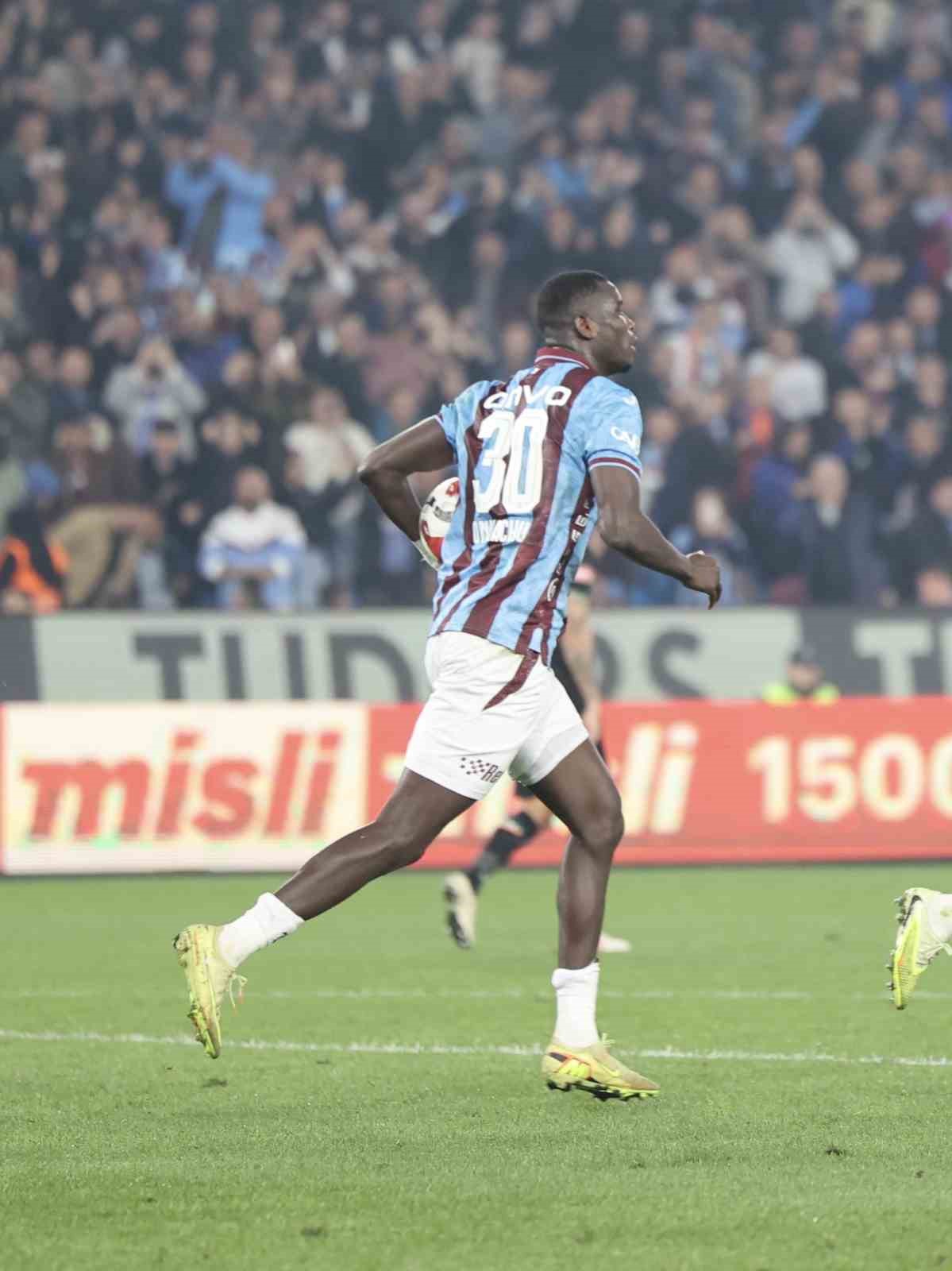 Trendyol Süper Lig: Trabzonspor: 1 - Konyaspor: 1 (İlk yarı)