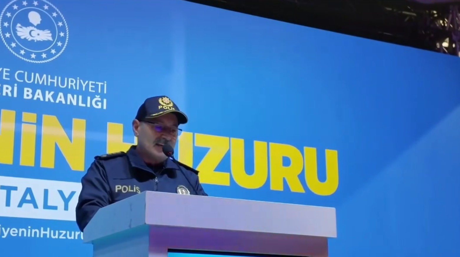 Antalya Emniyeti’nden 458 torbacının gözaltına aldığı operasyona "Affetmiyoruz, geri adım atmıyoruz, vazgeçmiyoruz" paylaşımı