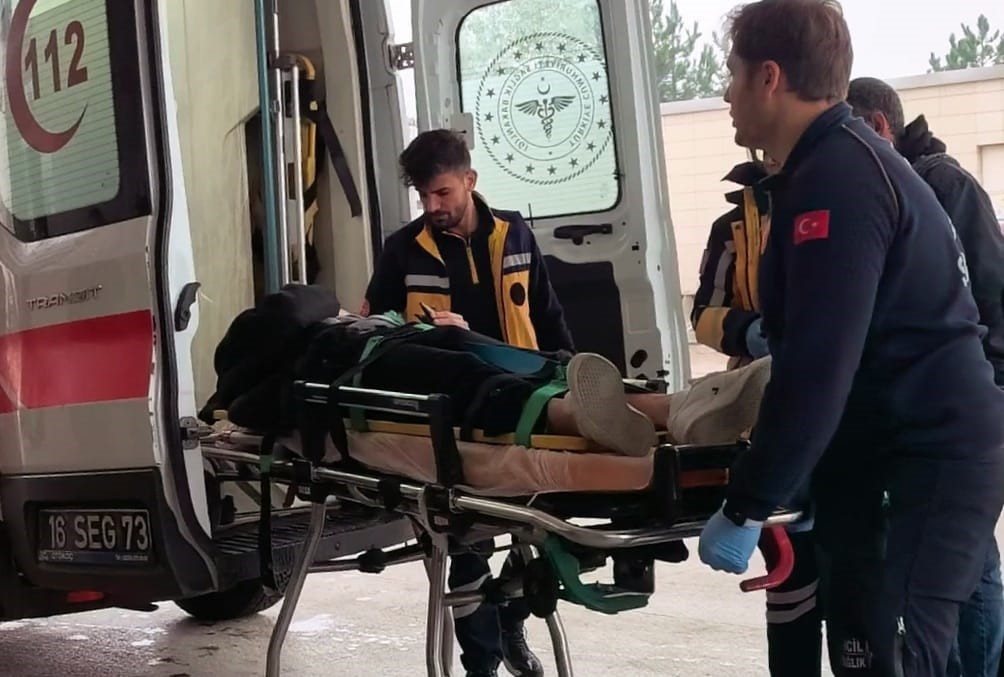 Otomobille çarpışan motosikletin sürücüsü yaralandı
