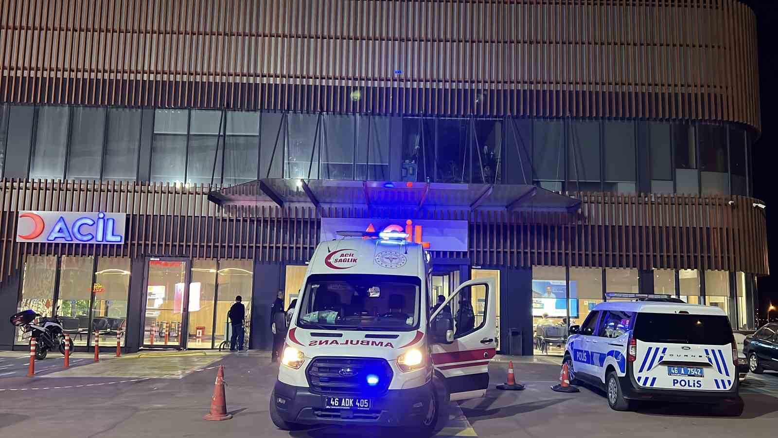 Polisten kaçan motosikletli, park halindeki kamyonete çarptı: 1 ölü 1 yaralı