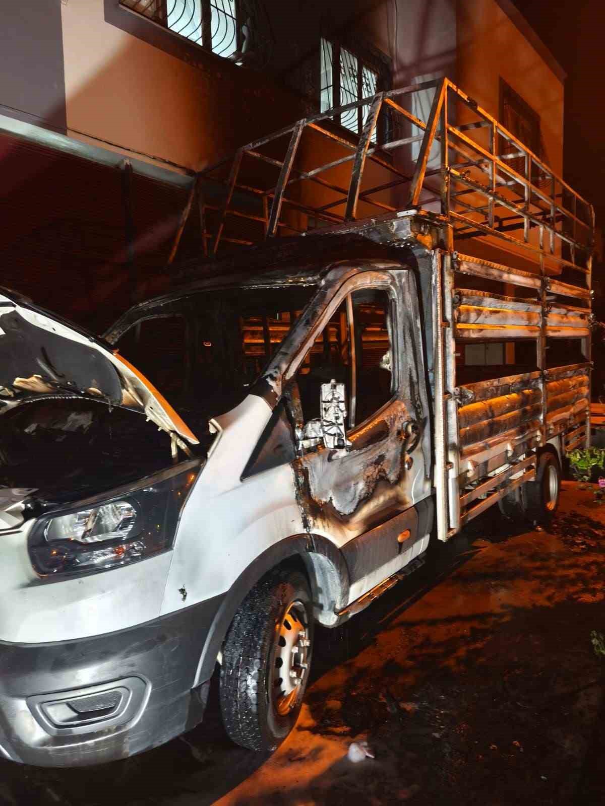 Osmaniye’de molotoflu saldırı: Kamyoneti ateşe veren 2 şüpheli tutuklandı