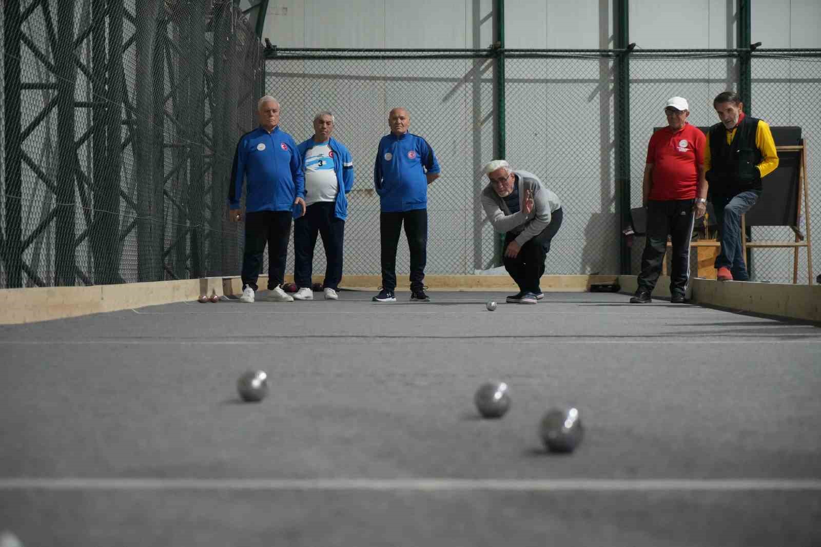 Bayburt’ta renkli görüntülere sahne olan bocce final müsabakası dostluk içinde tamamlandı