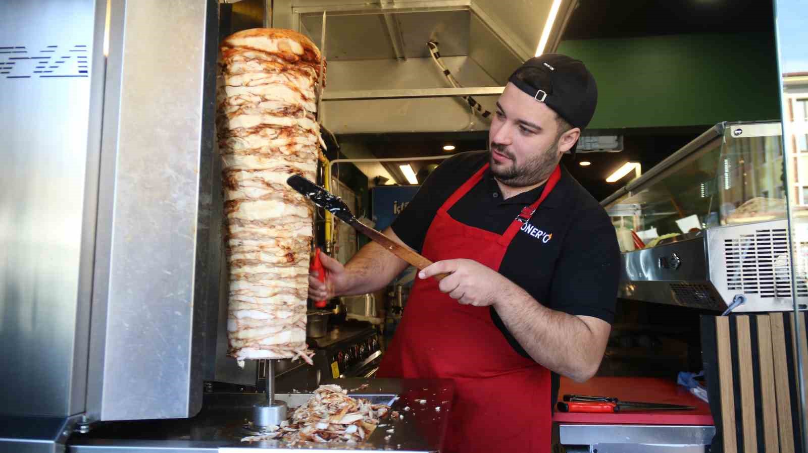 Kore’de döner kesmeyi öğrendiler Eskişehir’de dükkan açtılar