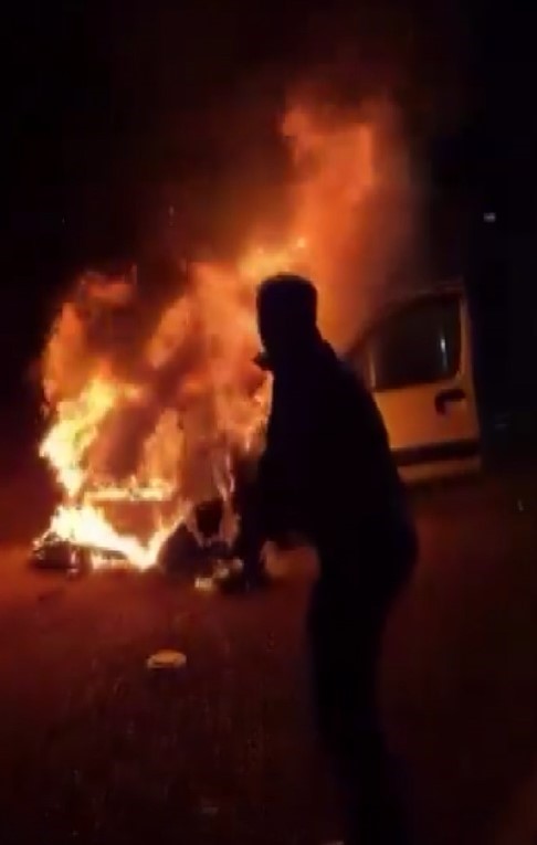 Gaziantep’te yanan araca cezaevi personeli müdahale etti, Bakan Tunç tebrik etti
