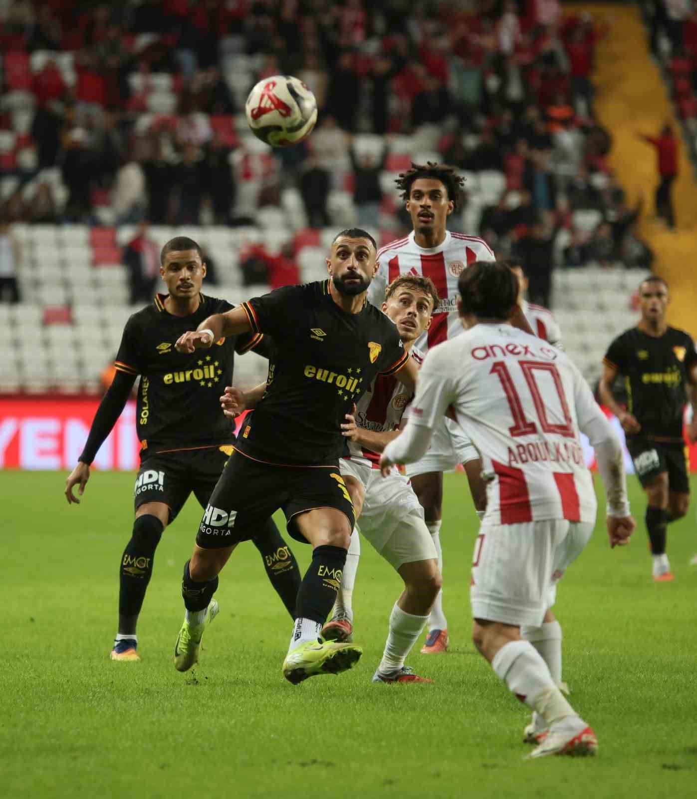 Trendyol Süper Lig: Antalyaspor: 1 - Göztepe: 0 (İlk yarı)
