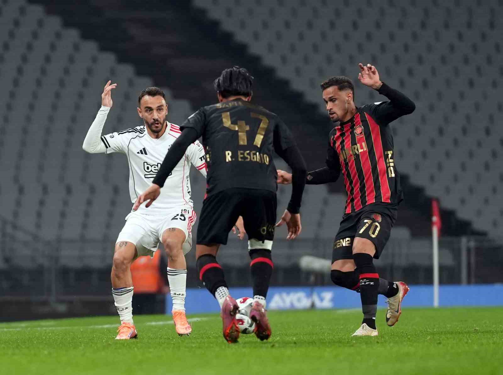 Trendyol Süper Lig: Fatih Karagümrük: 0 - Beşiktaş: 0 (Maç devam ediyor)
