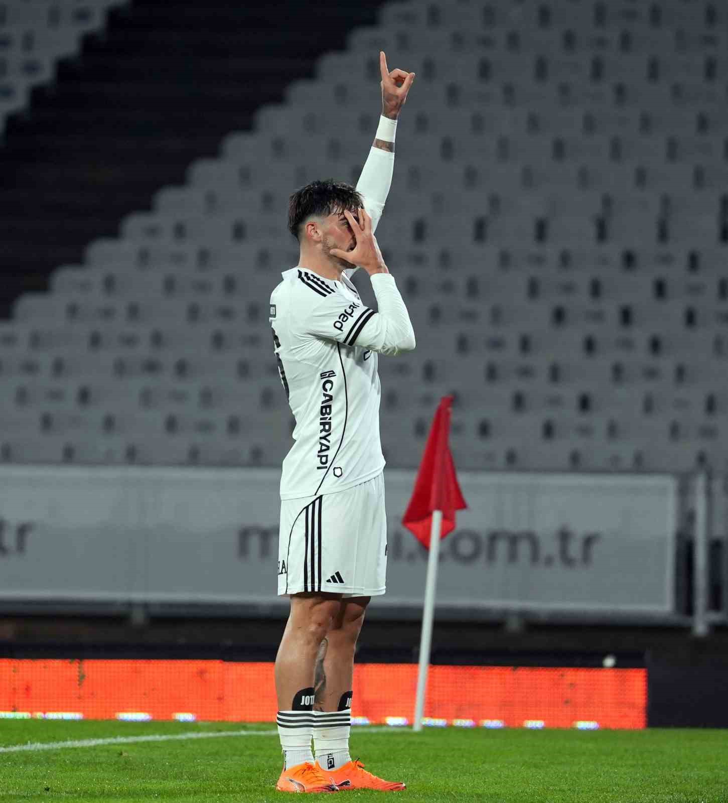 Trendyol Süper Lig: Fatih Karagümrük: 0 - Beşiktaş: 1 (İlk yarı)