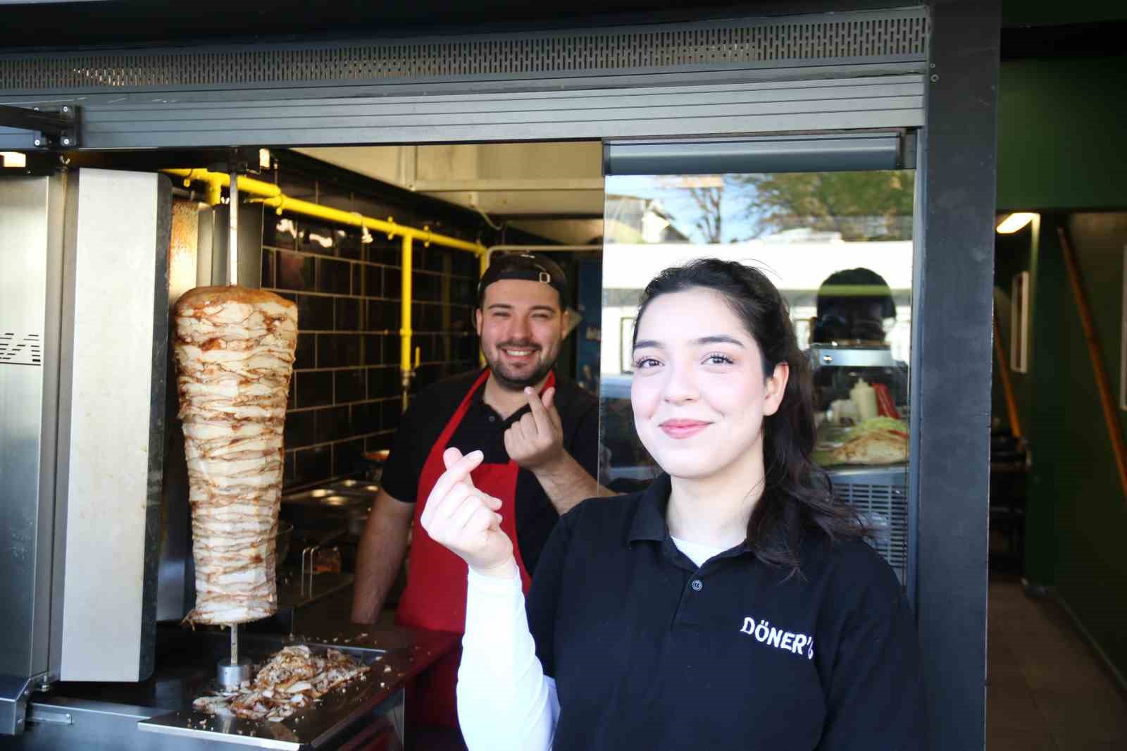 Kore’de döner kesmeyi öğrendiler Eskişehir’de dükkan açtılar