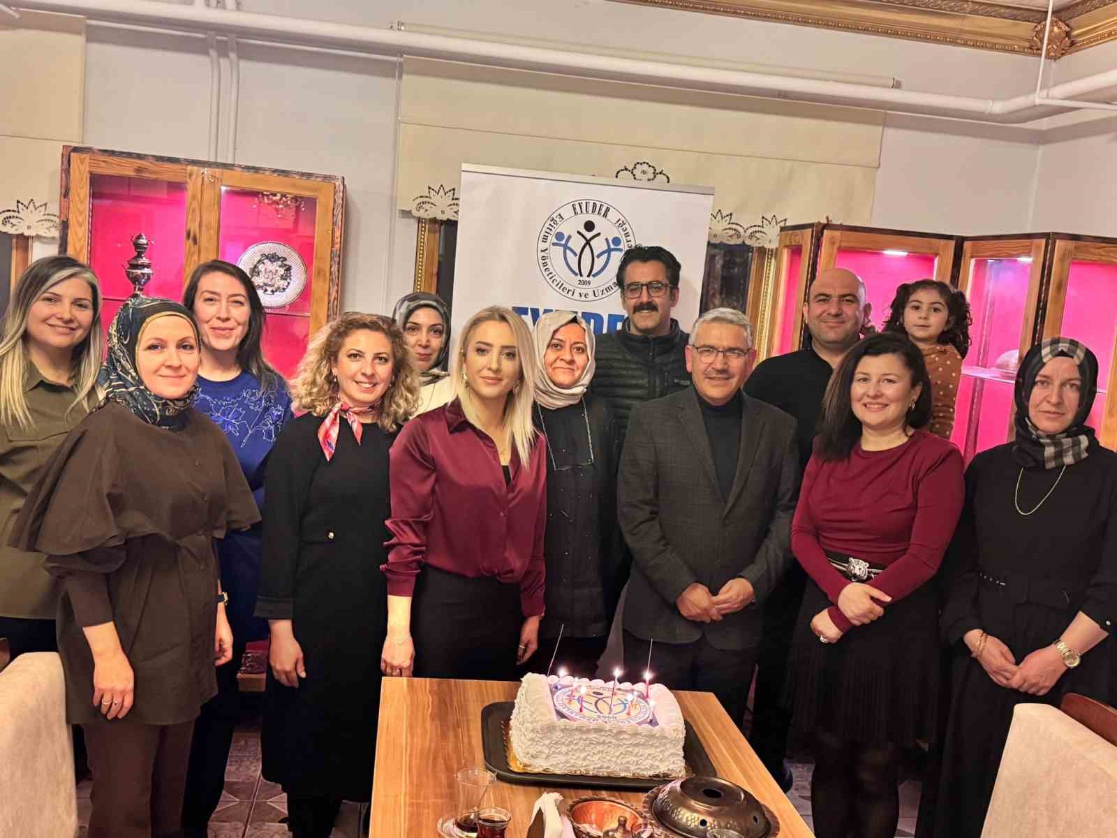 Erzincan EYUDER’den Öğretmenler Günü ve 2026 Planlama Toplantısı