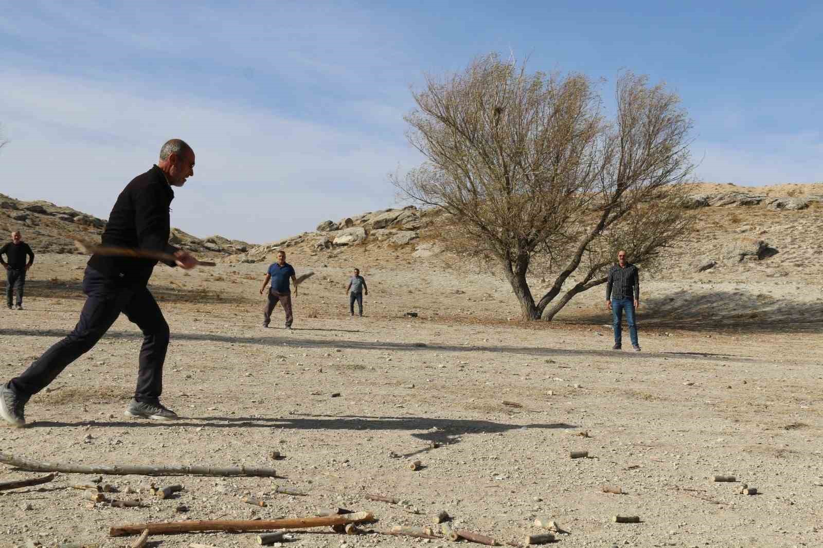 Aksaray’da geleneksel "çelik çomak" oyunu yaşatılmaya devam ediyor