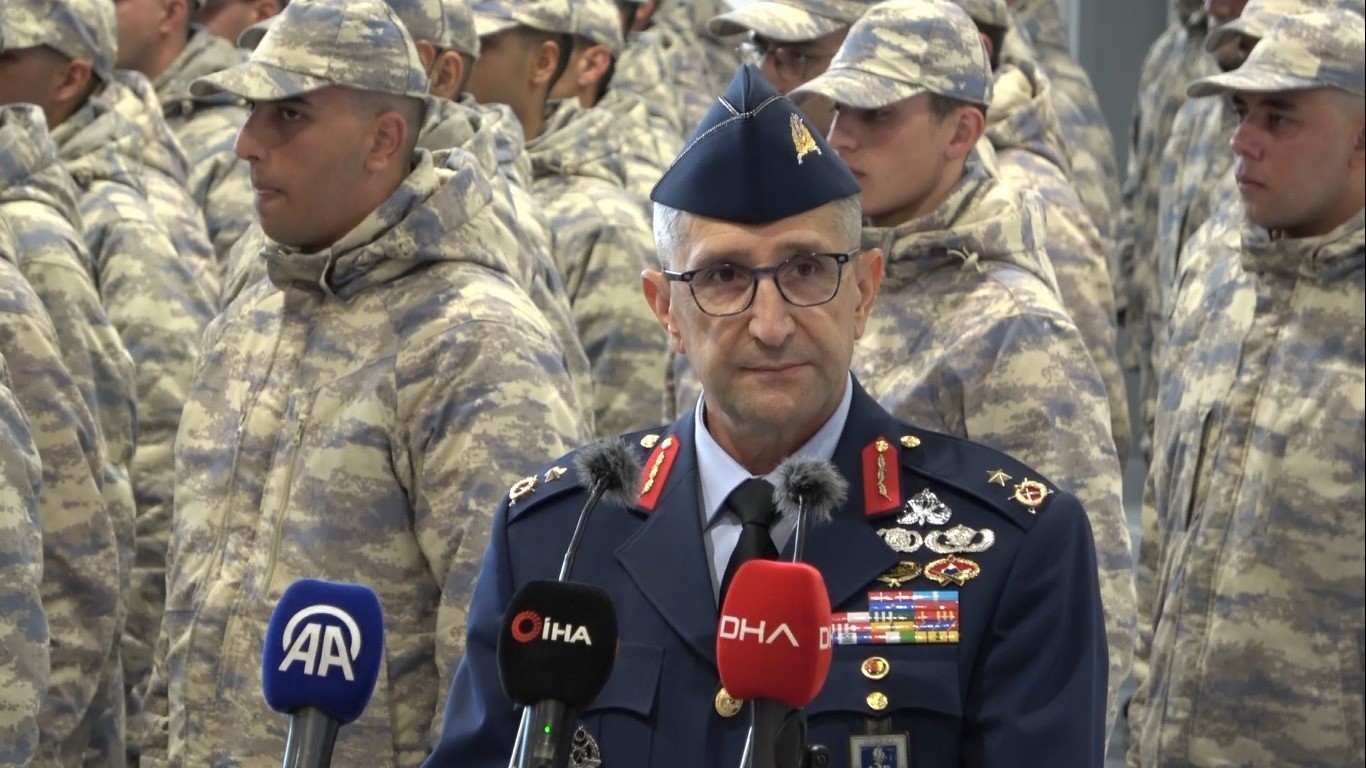 Kütahya Hava Er Eğitim Tugay Komutanlığında 2025 4A Tertip Erler yemin ederek usta asker oldu