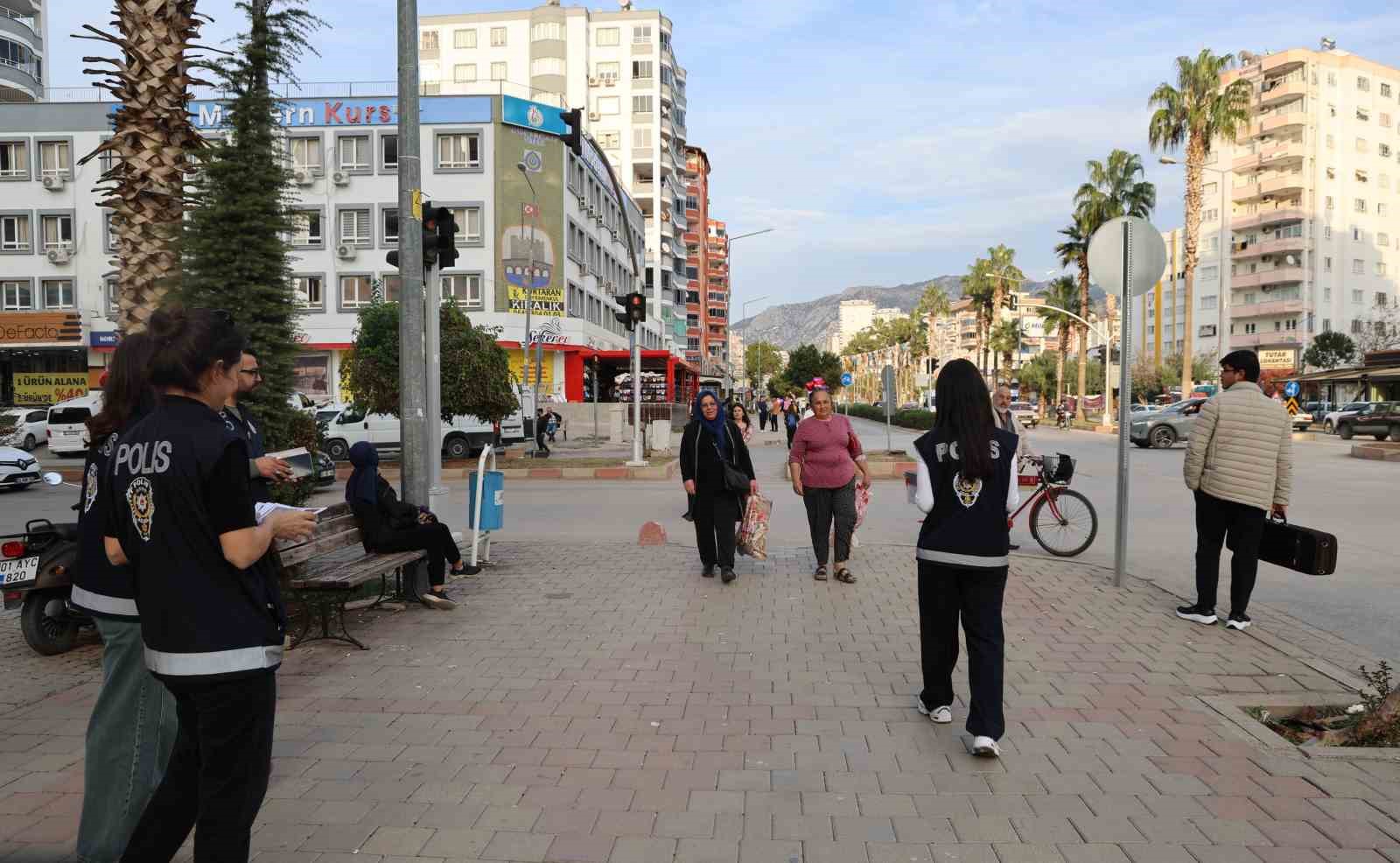 Şiddete uğrayan kadın: "&Ccedil;ok şiddet g&ouml;rd&uuml;m buna rağmen 3 &ccedil;ocukla ayakta duruyorum"
