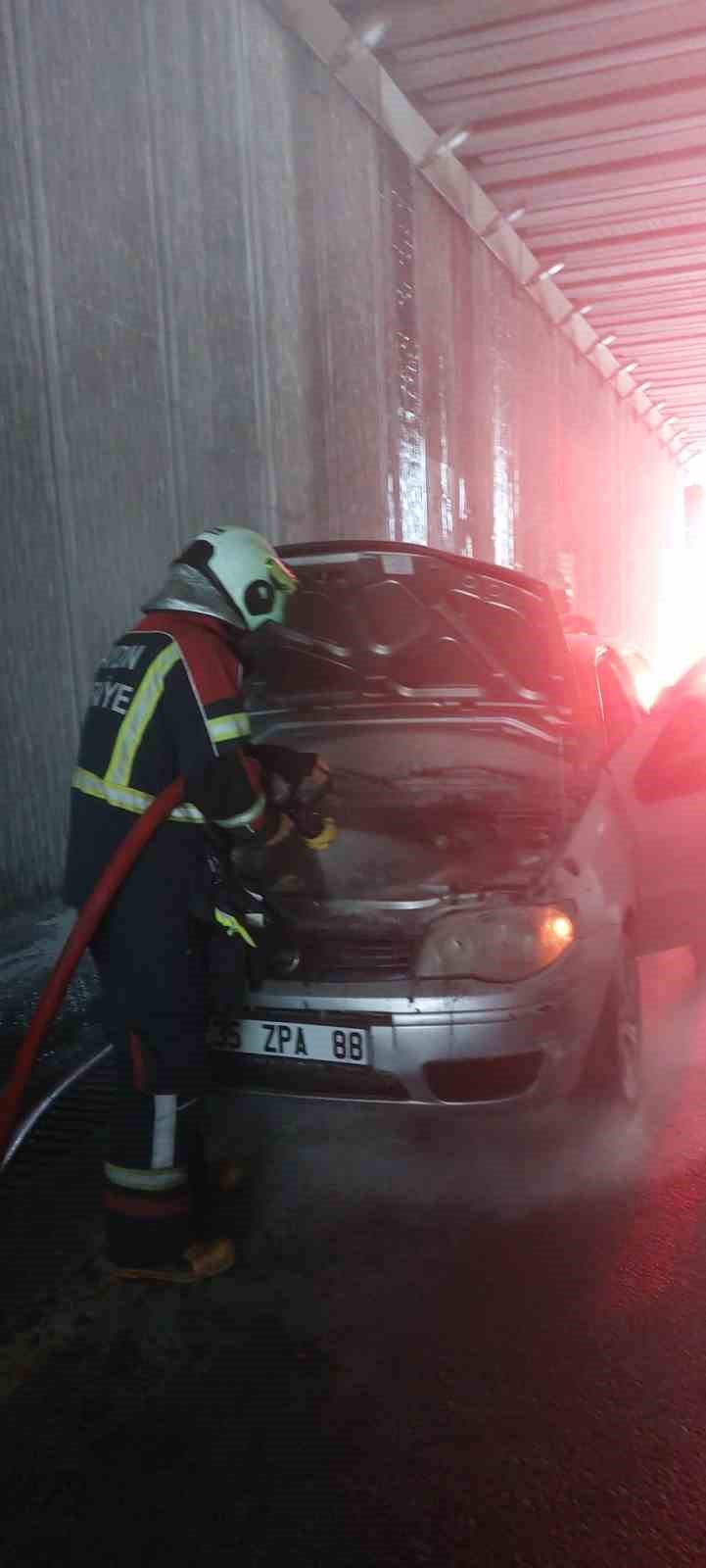 Aydın’da alt geçitte araç yangını

