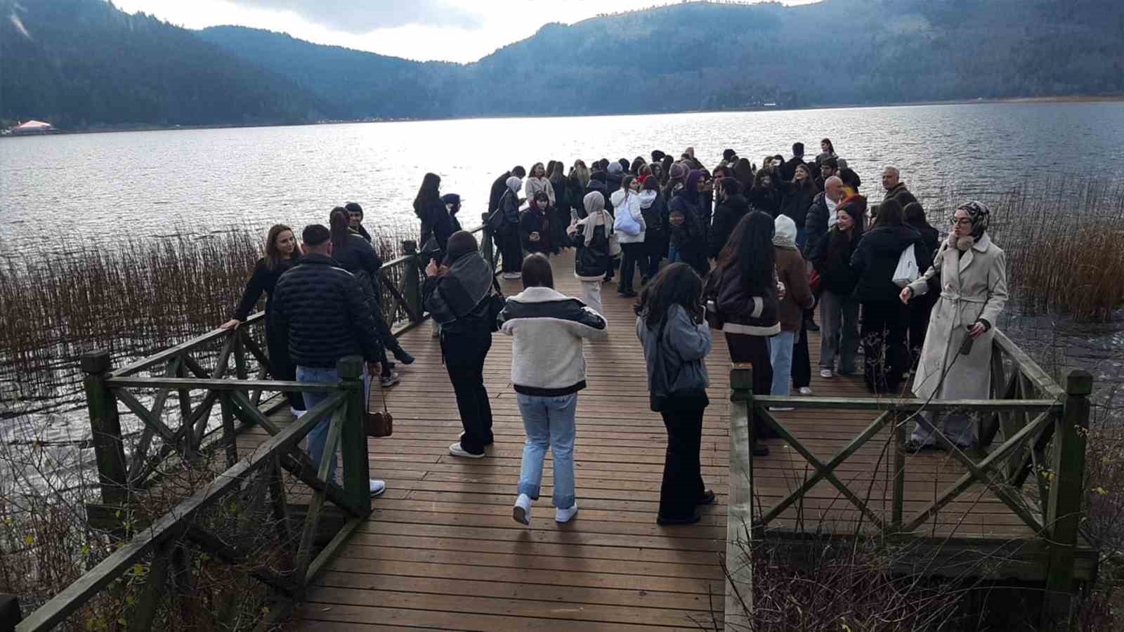 Bolu&rsquo;nun doğa harikası Abant G&ouml;l&uuml;&rsquo;ne ziyaret&ccedil;i akını
