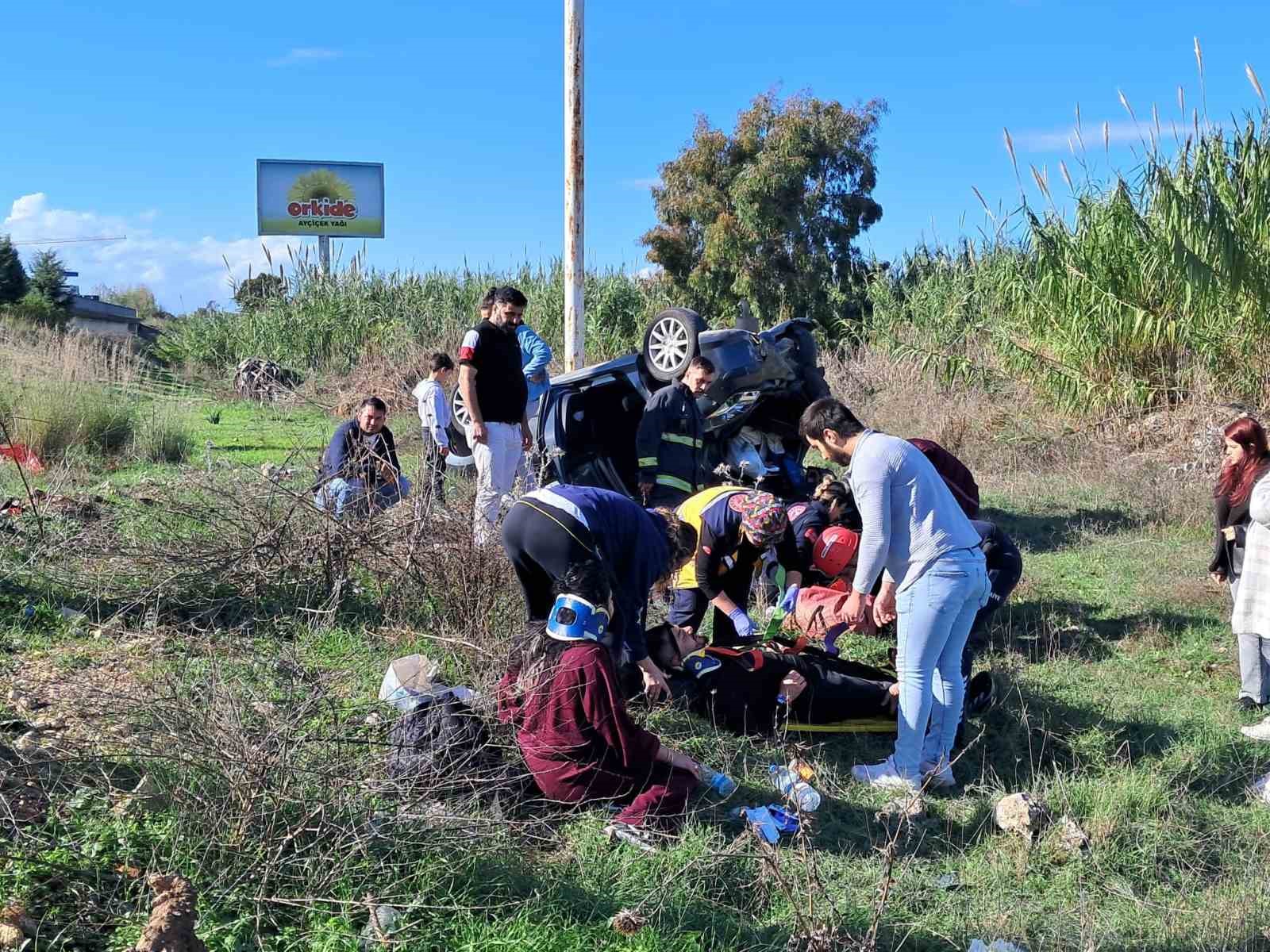Otomobil şarampole yuvarlandı: 3 yaralı