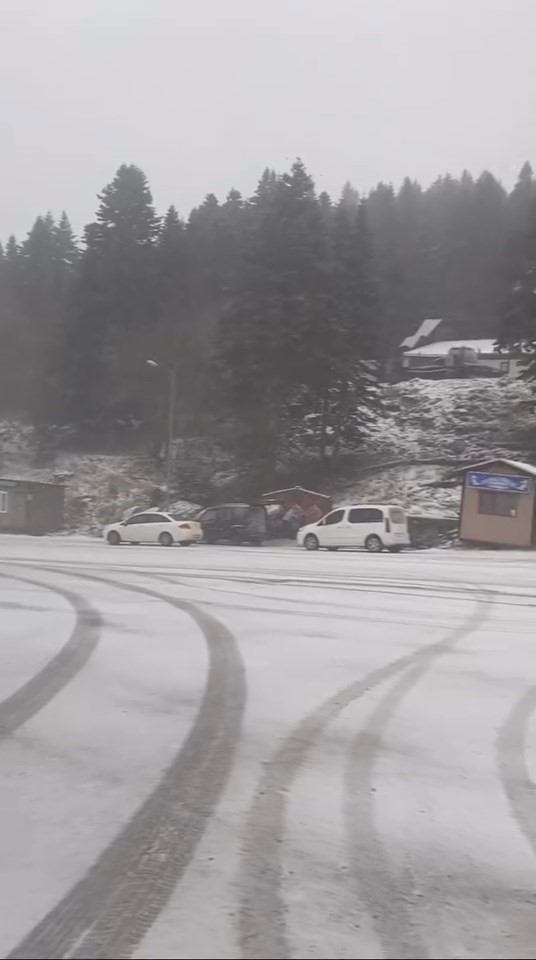Uludağ’da kar yağışı etkisini gösterdi