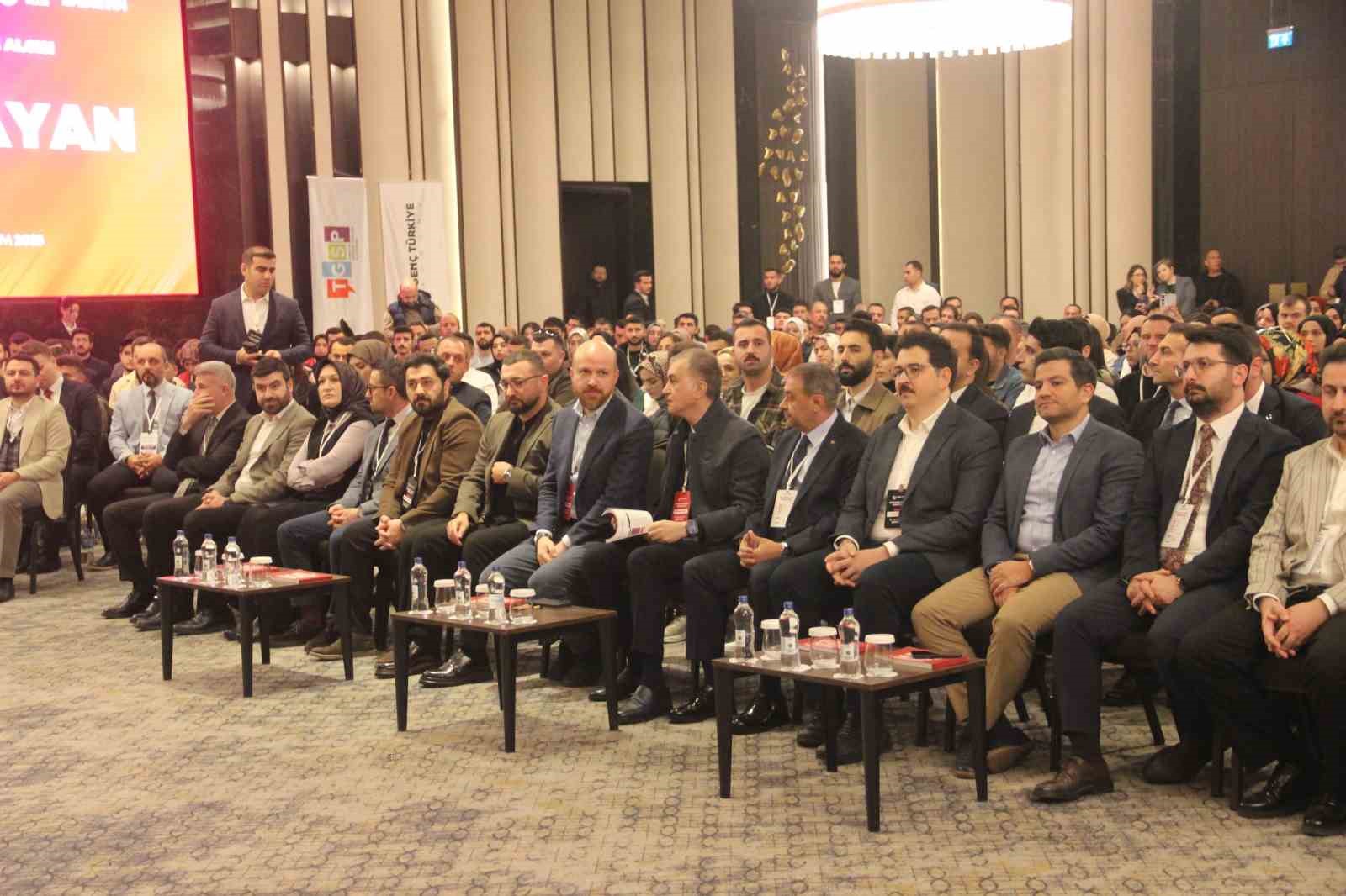 AK Parti Sözcüsü Ömer Çelik ve Bilal Erdoğan Şanlıurfa’da gençlerle buluştu