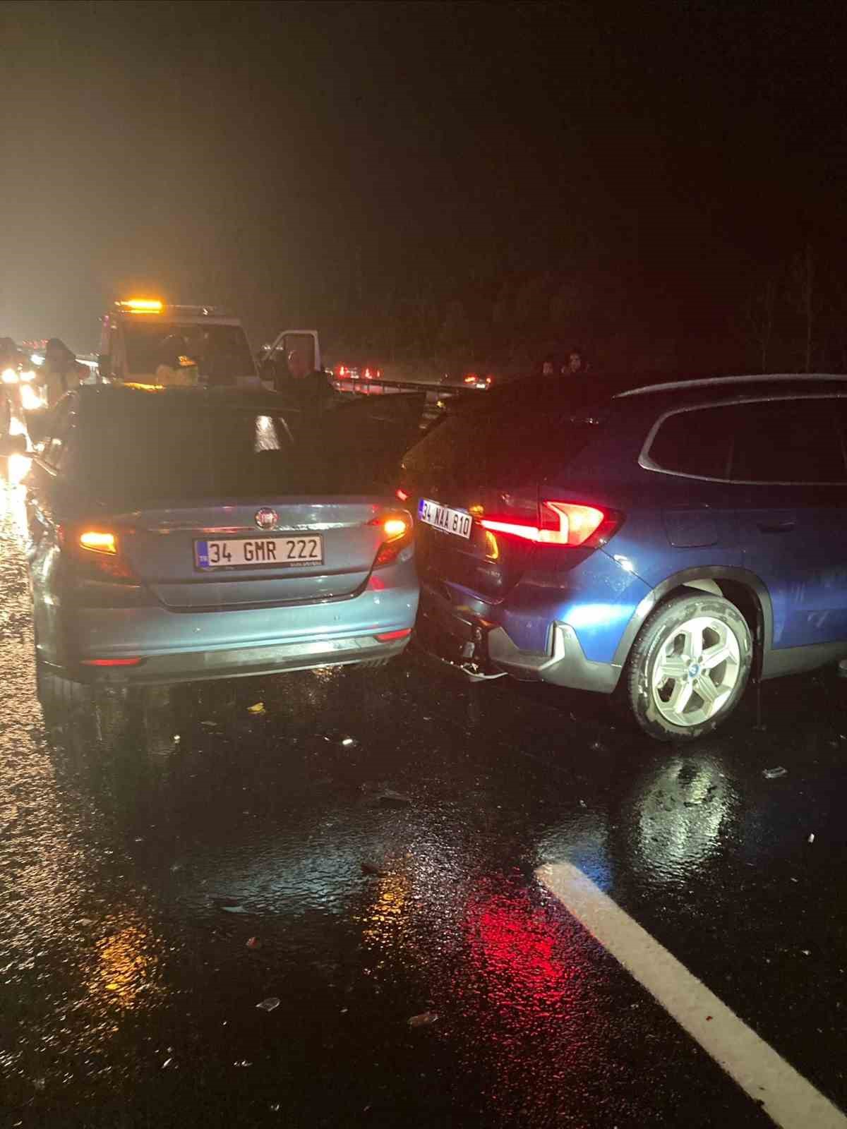 Anadolu Otoyolu’nda zincirleme kaza: 3 yaralı
