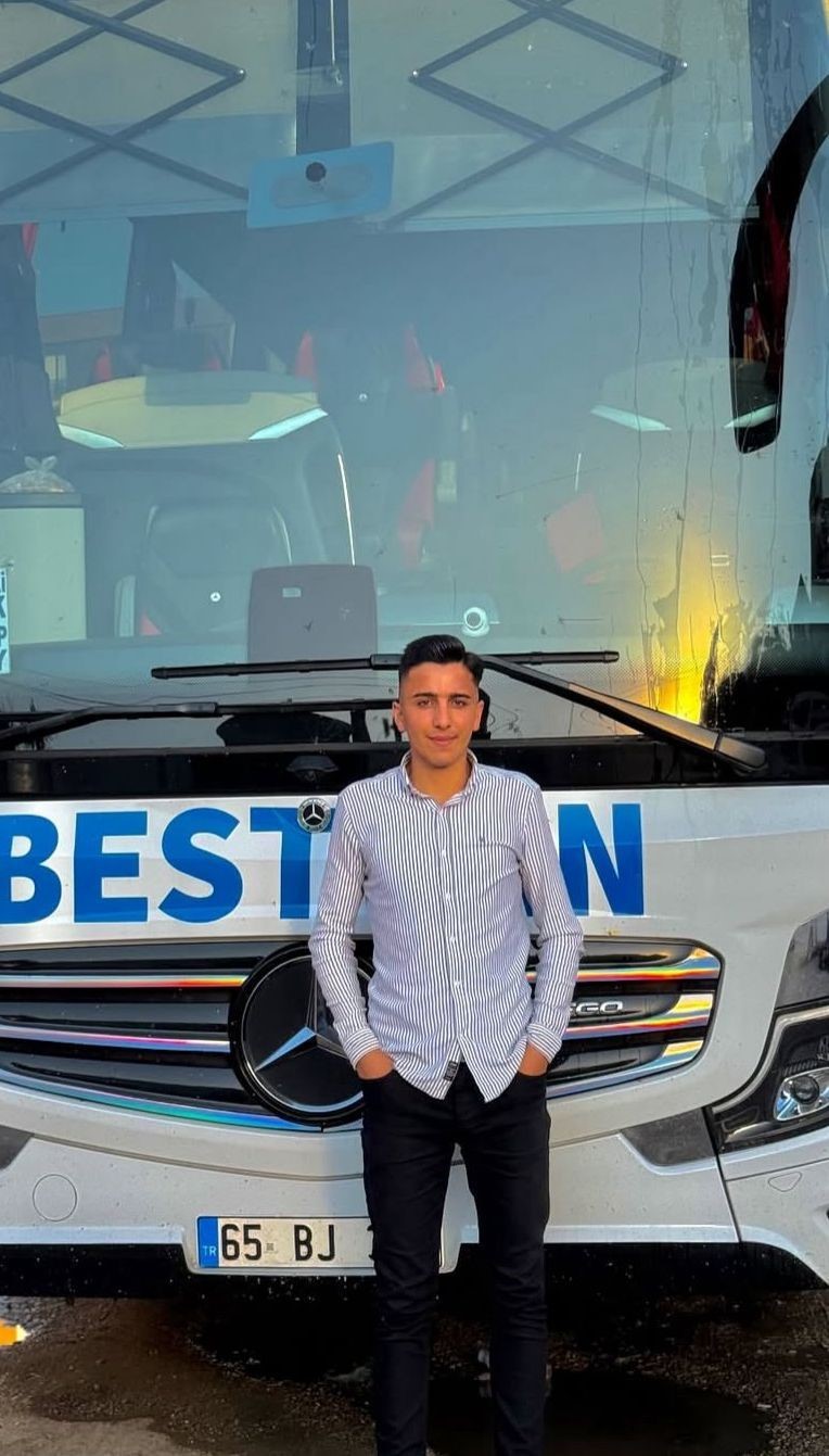 Baraja uçan araçta hayatını kaybeden 22 yaşındaki Cihat gözyaşları arasında toprağa verildi