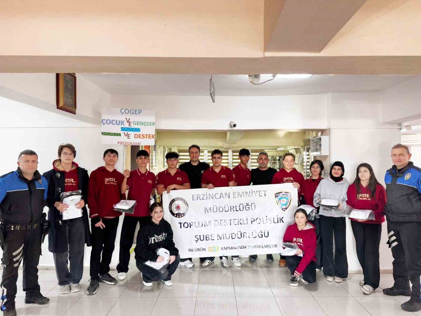 Erzincan’da öğrencilere kayak ve drama kursu desteği