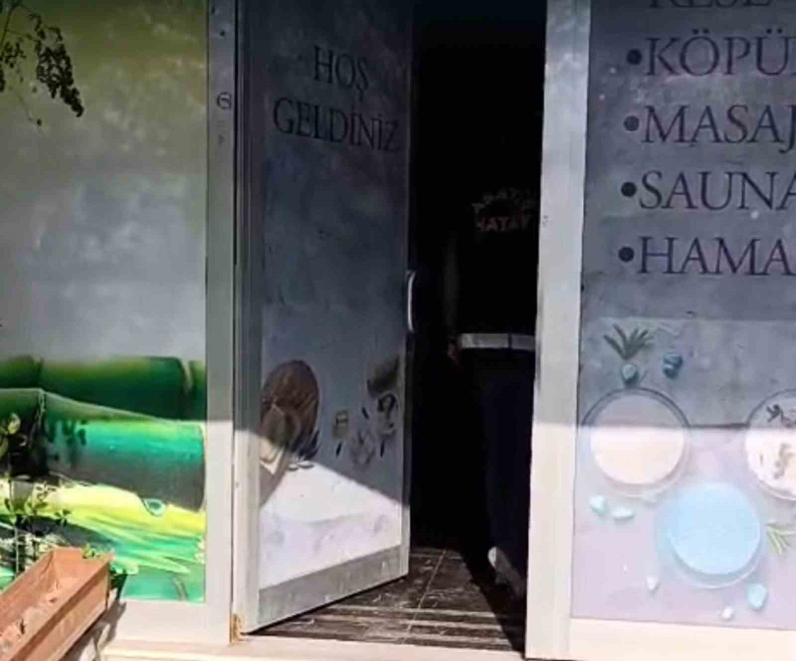 Masaj salonunda fuhşa sürüklenen 9 yabancı uyruklu kadın gizli bölmeden çıktı