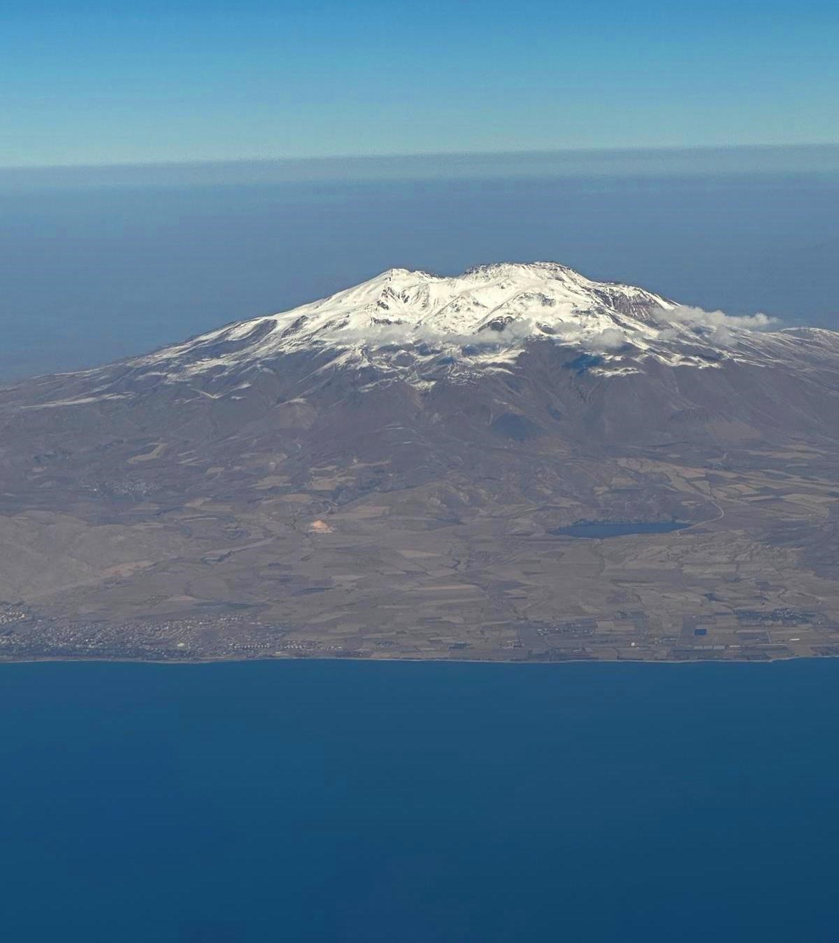 Dünyanın ikinci büyük krateri havadan böyle görüntülendi