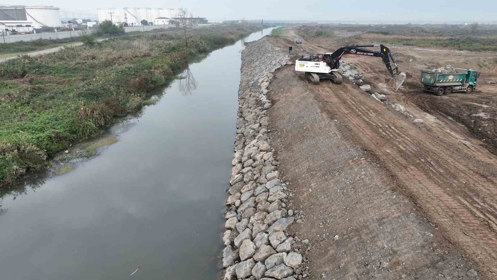 Samsun yeni OSB’de ıslah ve drenaj çalışmaları sürüyor
