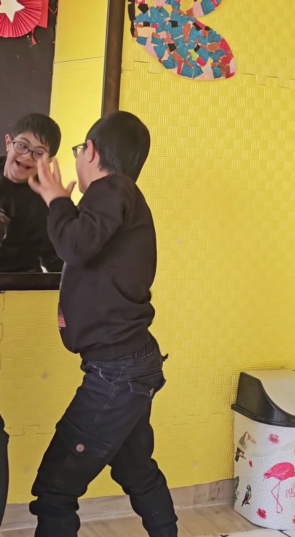 Şırnak’ta Down sendromlu minik yıldızın ritmi yürekleri ısıttı