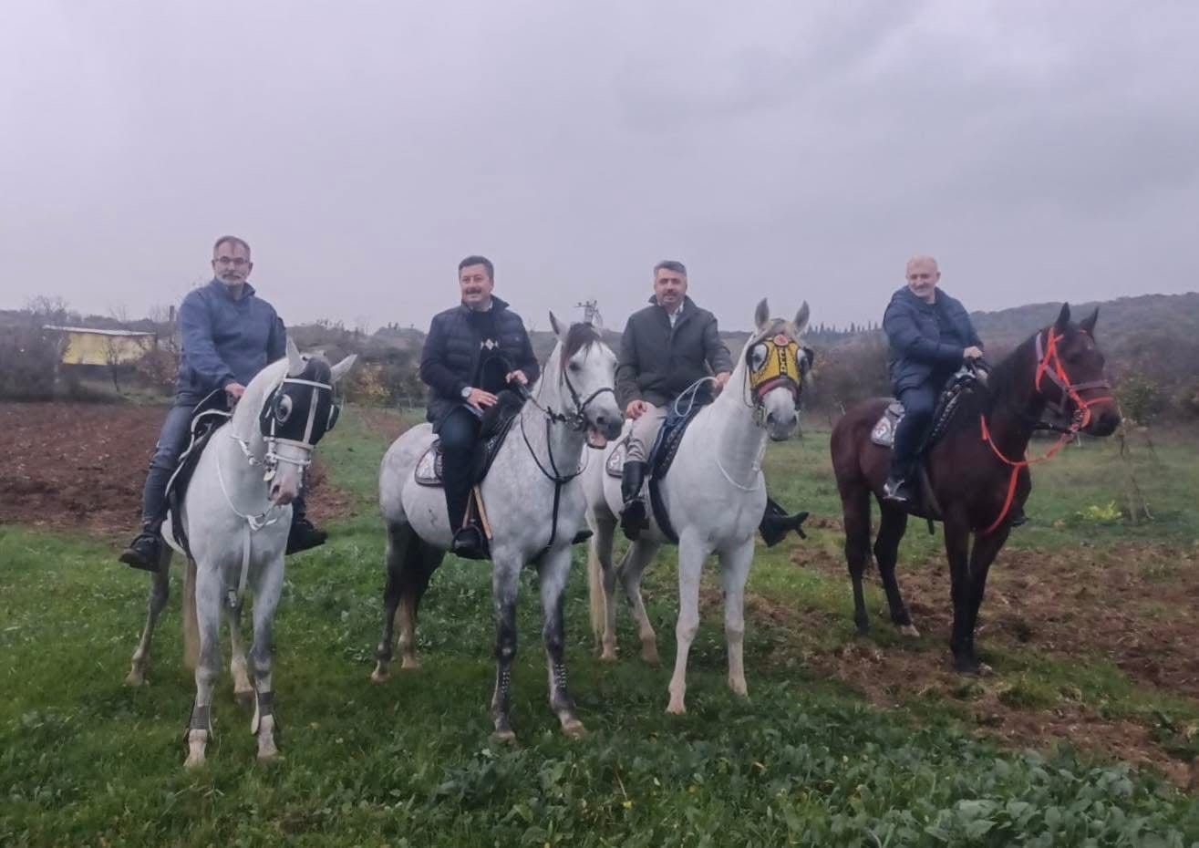 Başkanlar ata binerek stres attı