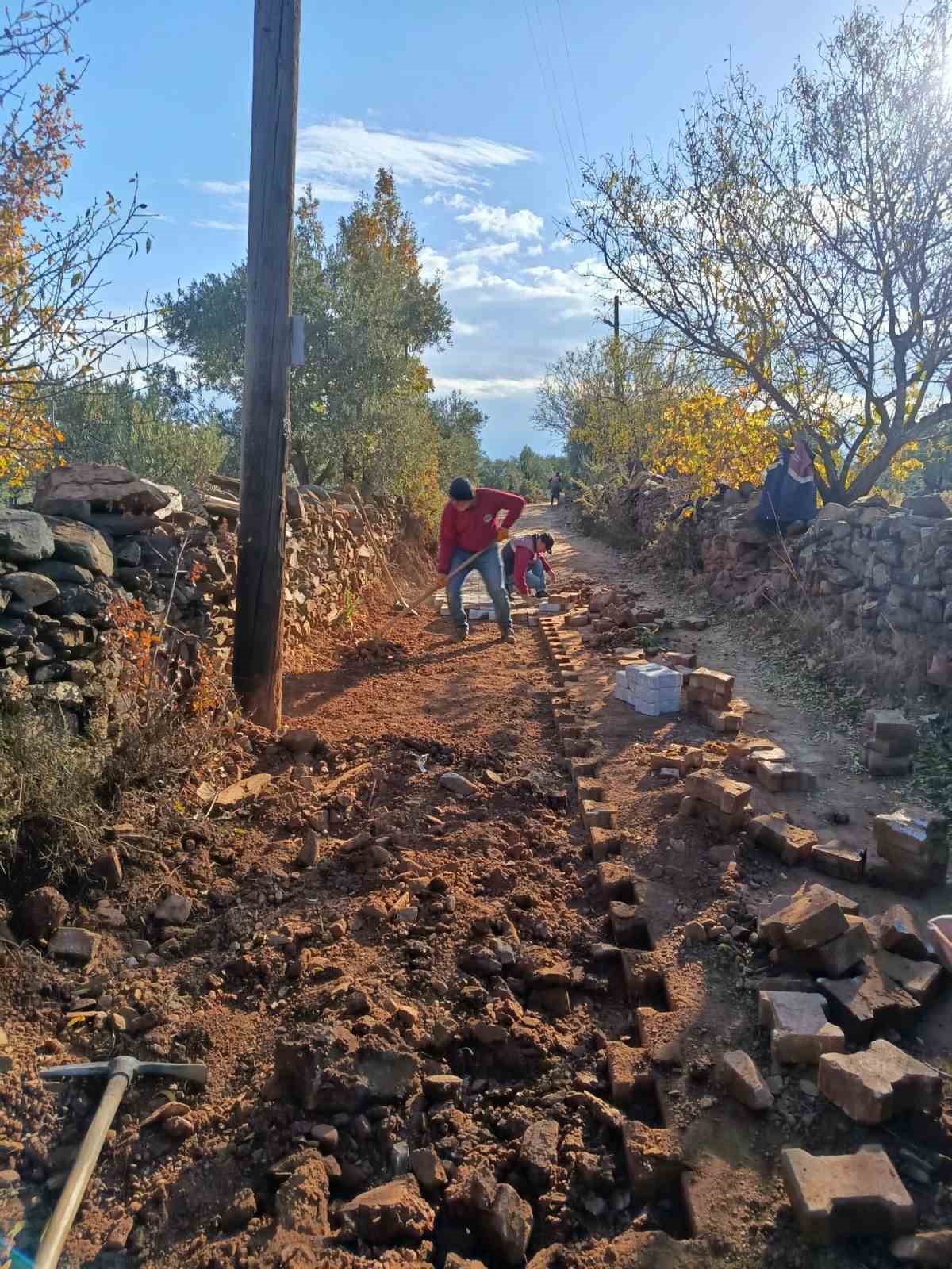Karacasu Yazır’da yollar bakıma alındı