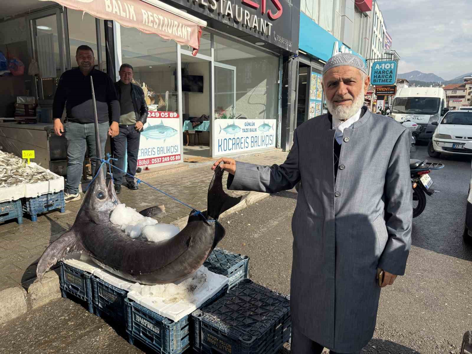 138 kiloluk kılı&ccedil; balığı ilgi odağı oldu
