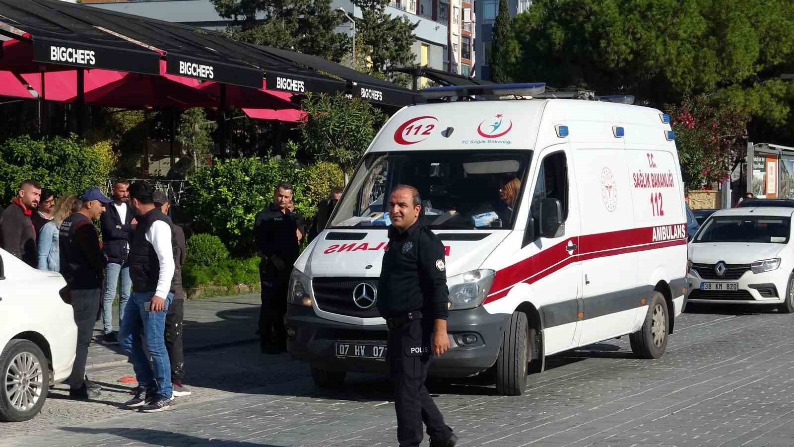 Antalya’da inşaat iskelesinden düşen işçi ağır yaralandı
