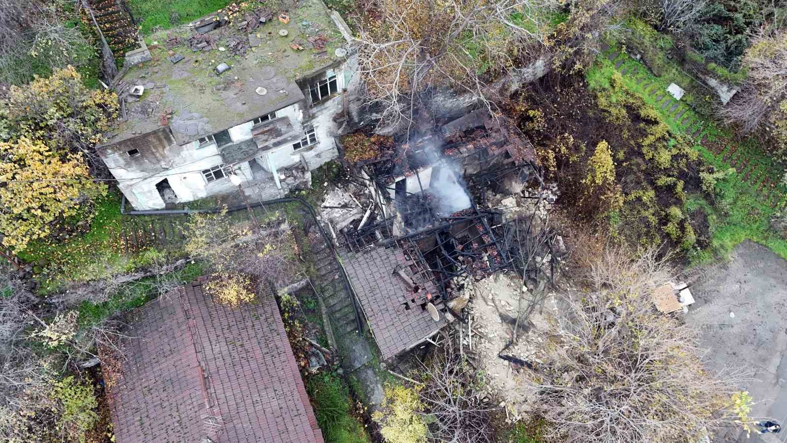 Karabük’te metruk binada çıkan yangın korkuttu
