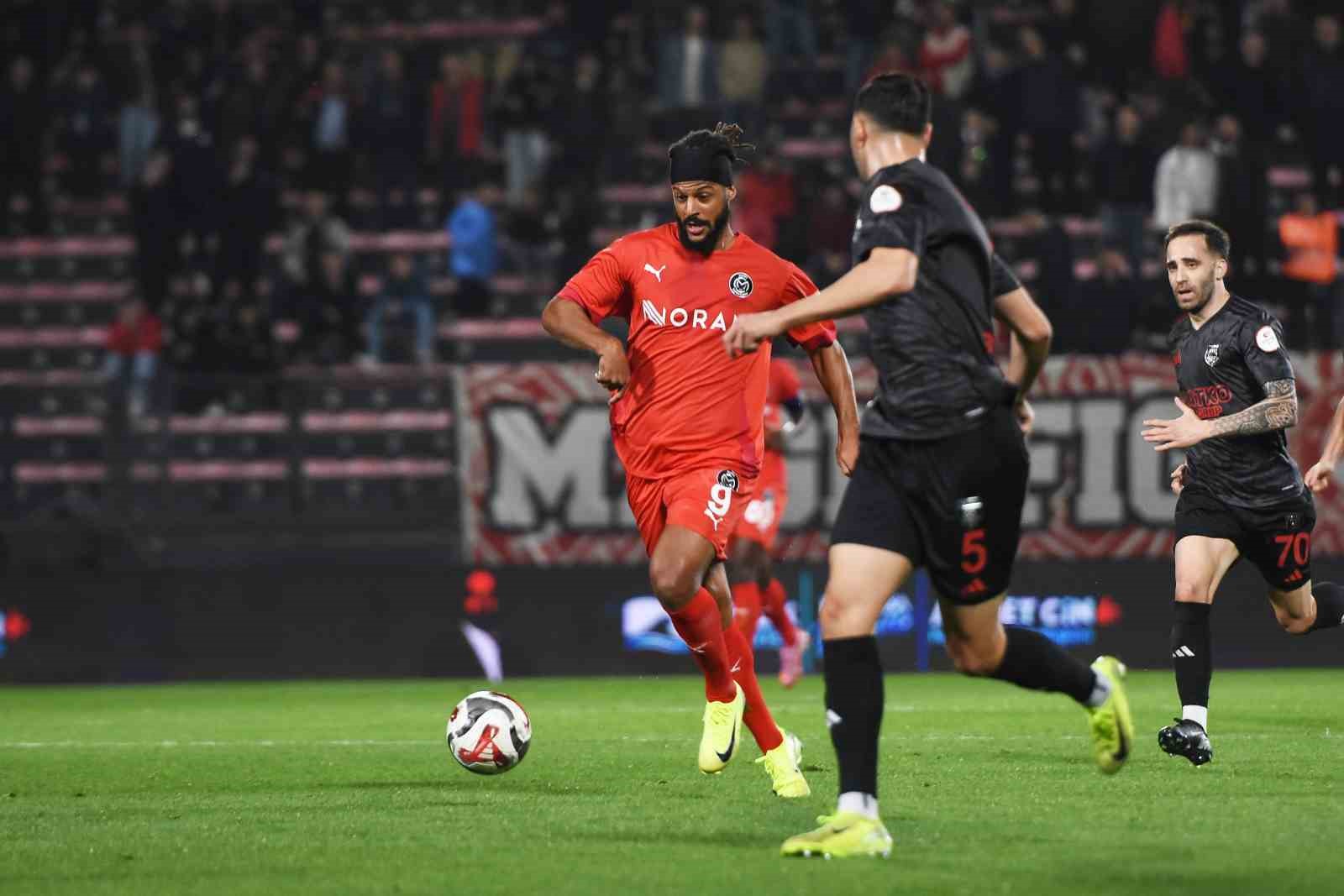 Manisa’nın iki temsilcisi de düşme potasında
