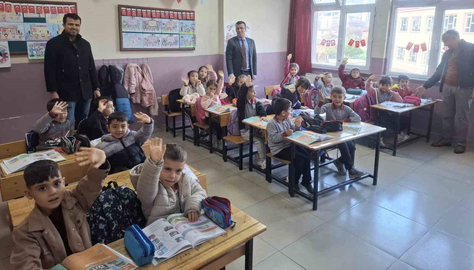 Müdür Yıldırak öğrencilerle buluştu
