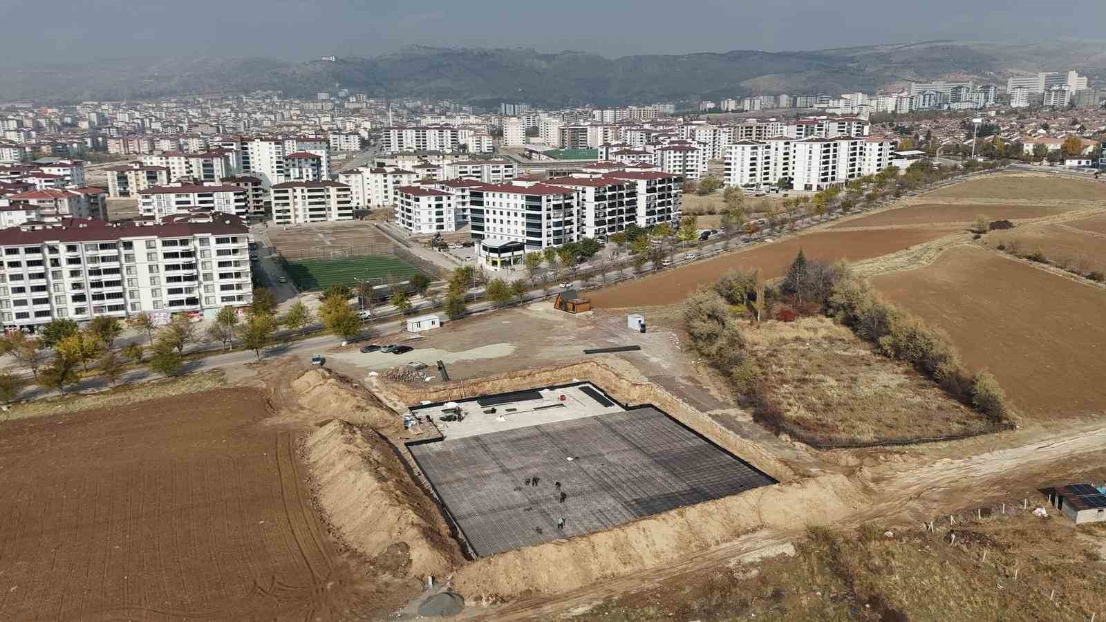 Elazığ’da yarı olimpik yüzme havuzu inşaatı başladı