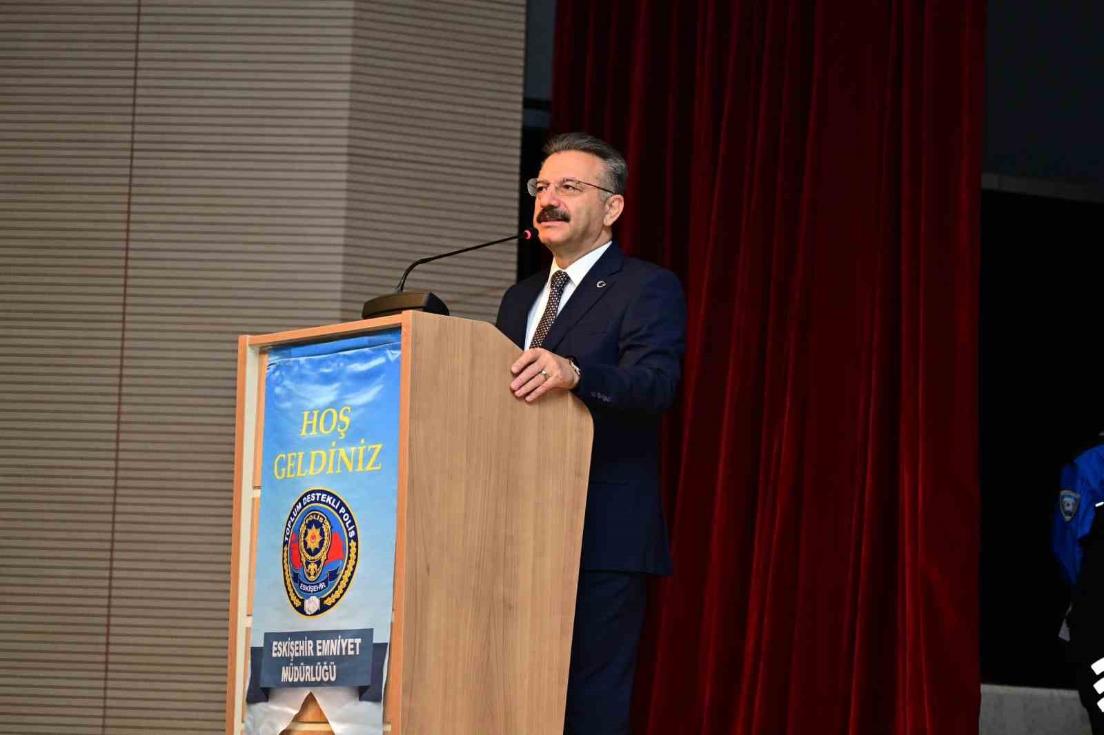 Vali Aksoy: "Teknoloji bağımlılığı giderek artan bir sorun haline geliyor"

