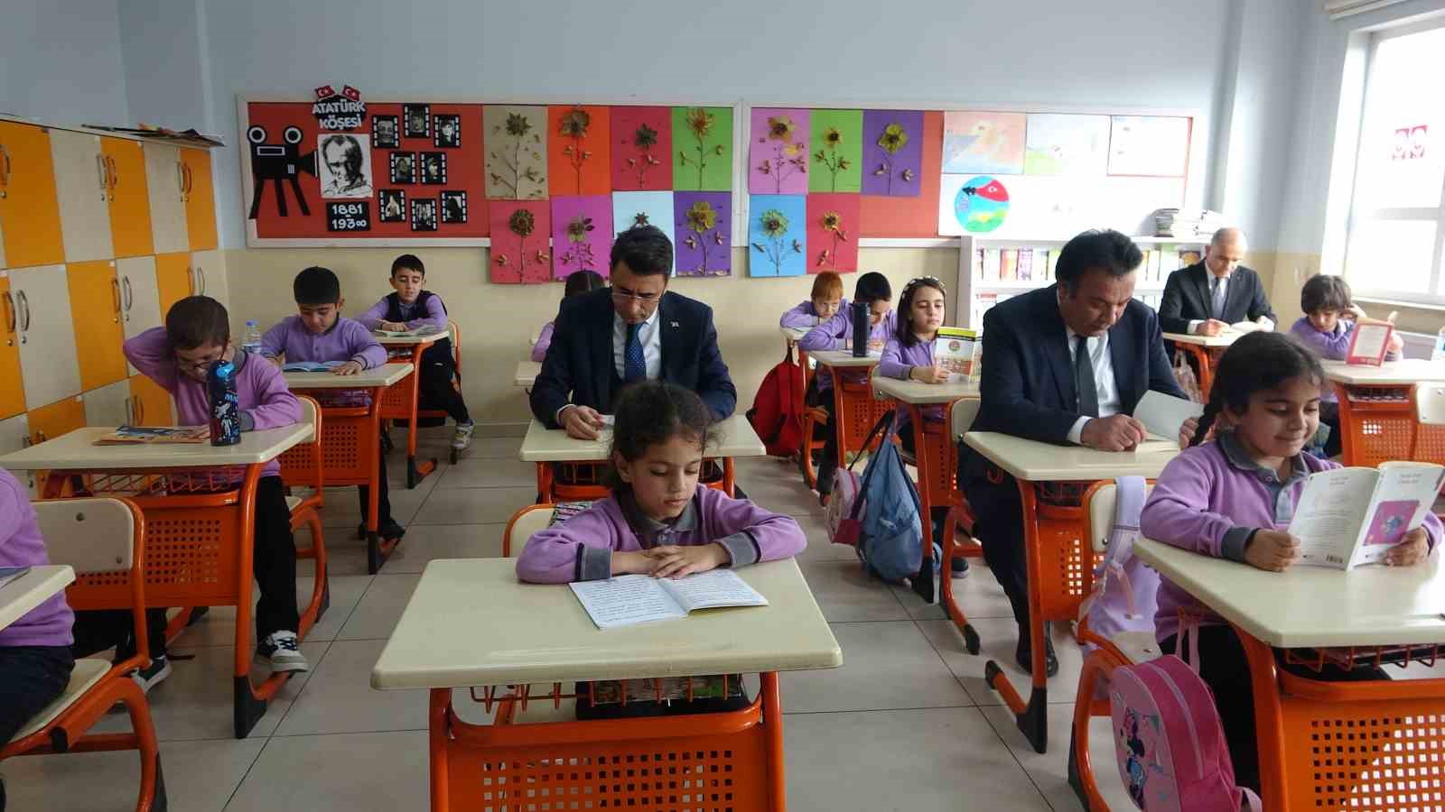 İlkokul, ortaokul ve lise düzeyindeki bütün okullarda ilk dersin ilk 20 dakikası kitap okuma saati