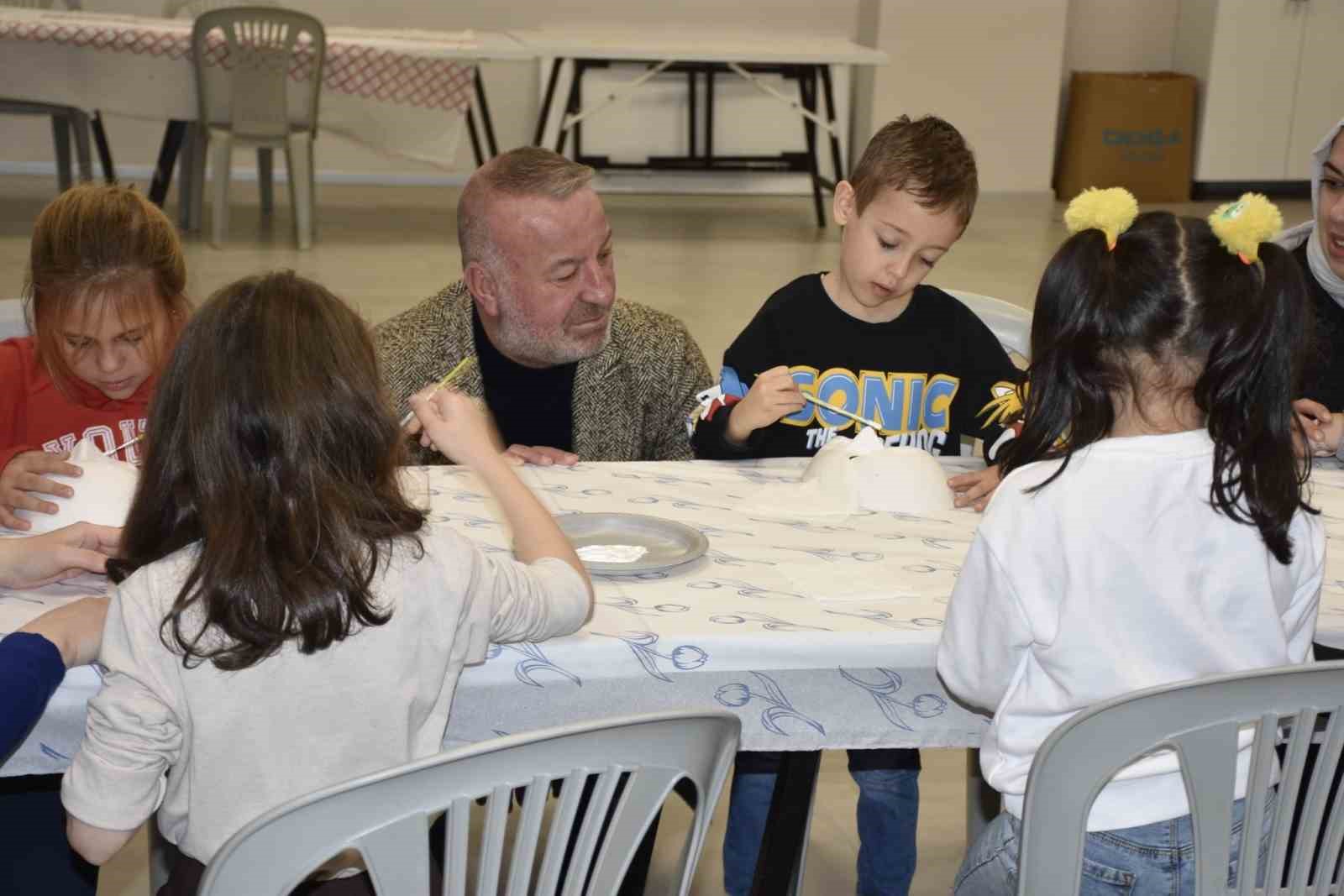 Karacabey Belediyesi’nden anne-çocuk maske boyama atölyesi

