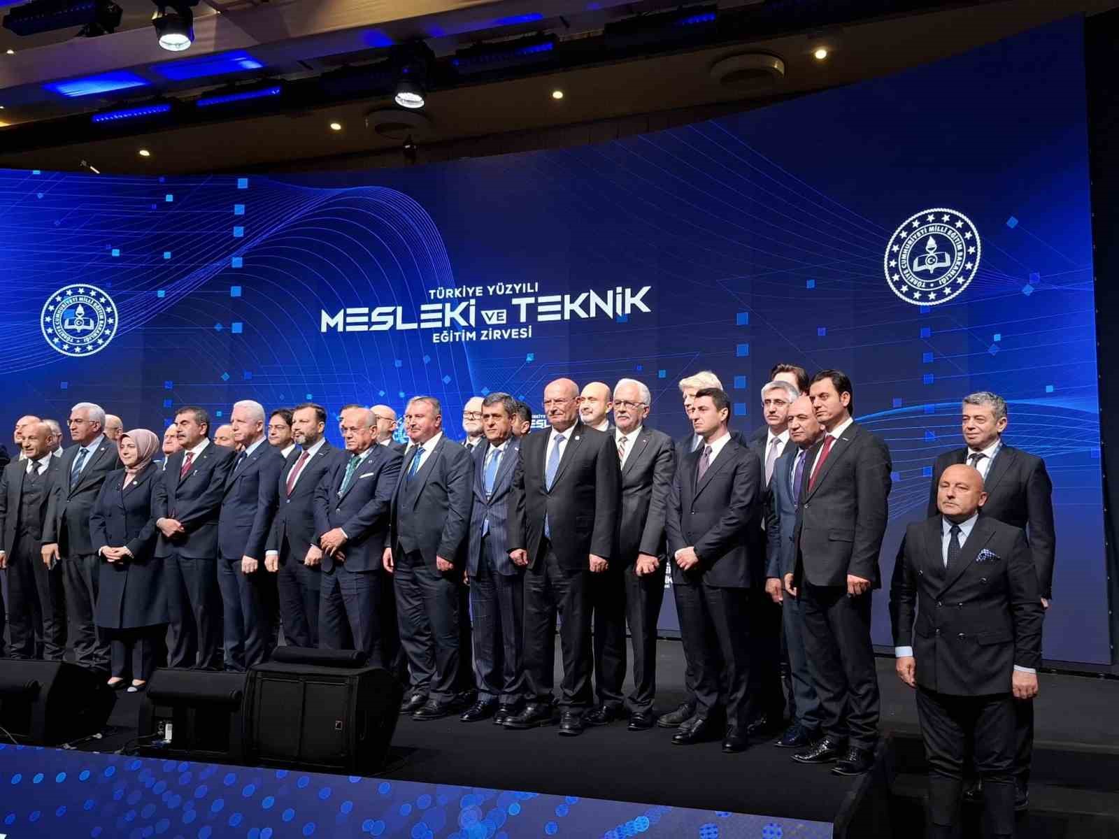 Başkan Künkcü, Mesleki Eğitim Zirvesi’ne katıldı
