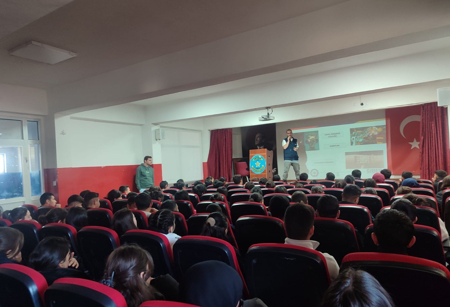 Akyaka 300 öğrenciye siber suçlarla mücadele eğitimi verildi