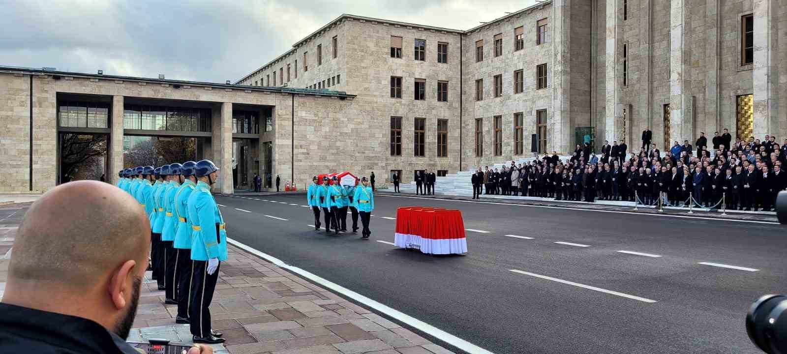 Vefat eden eski AK Parti Giresun Milletvekili Cemal &Ouml;zt&uuml;rk i&ccedil;in TBMM&rsquo;de t&ouml;ren d&uuml;zenlendi
